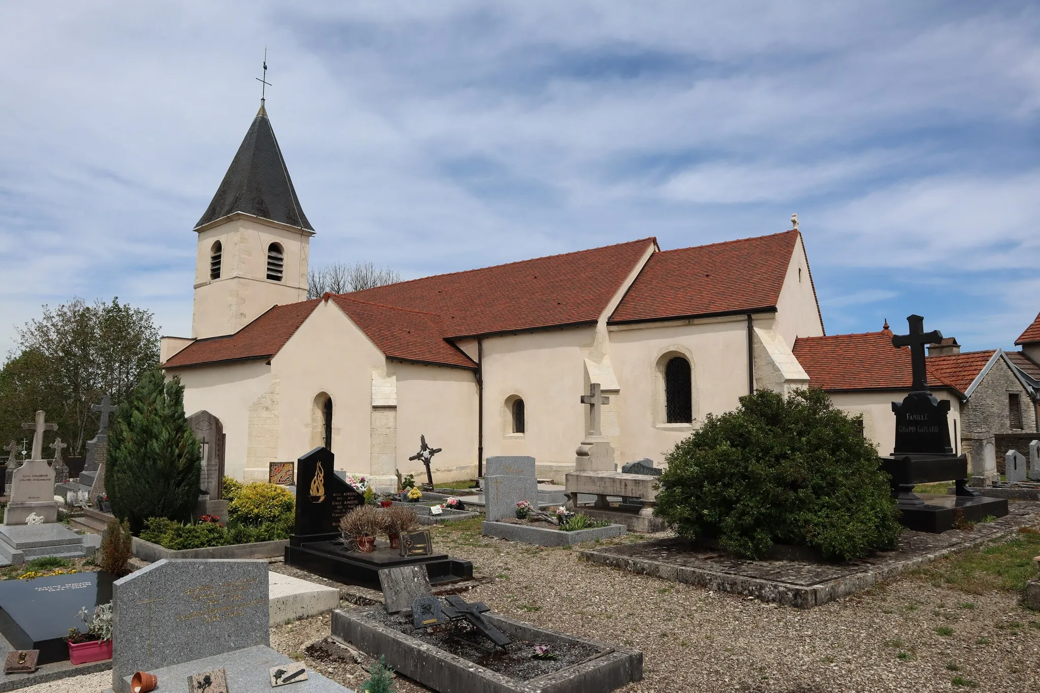 Photo showing: Extérieur de l'église de la Nativité à Crécey-sur-Tille (21).