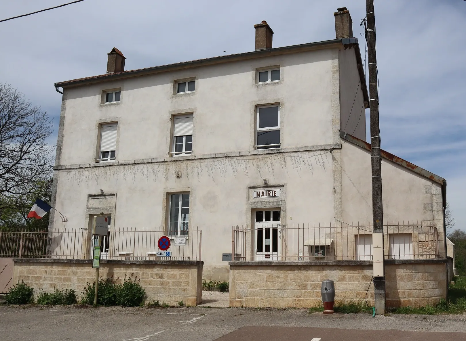 Photo showing: Mairie de Crécey-sur-Tille (21).