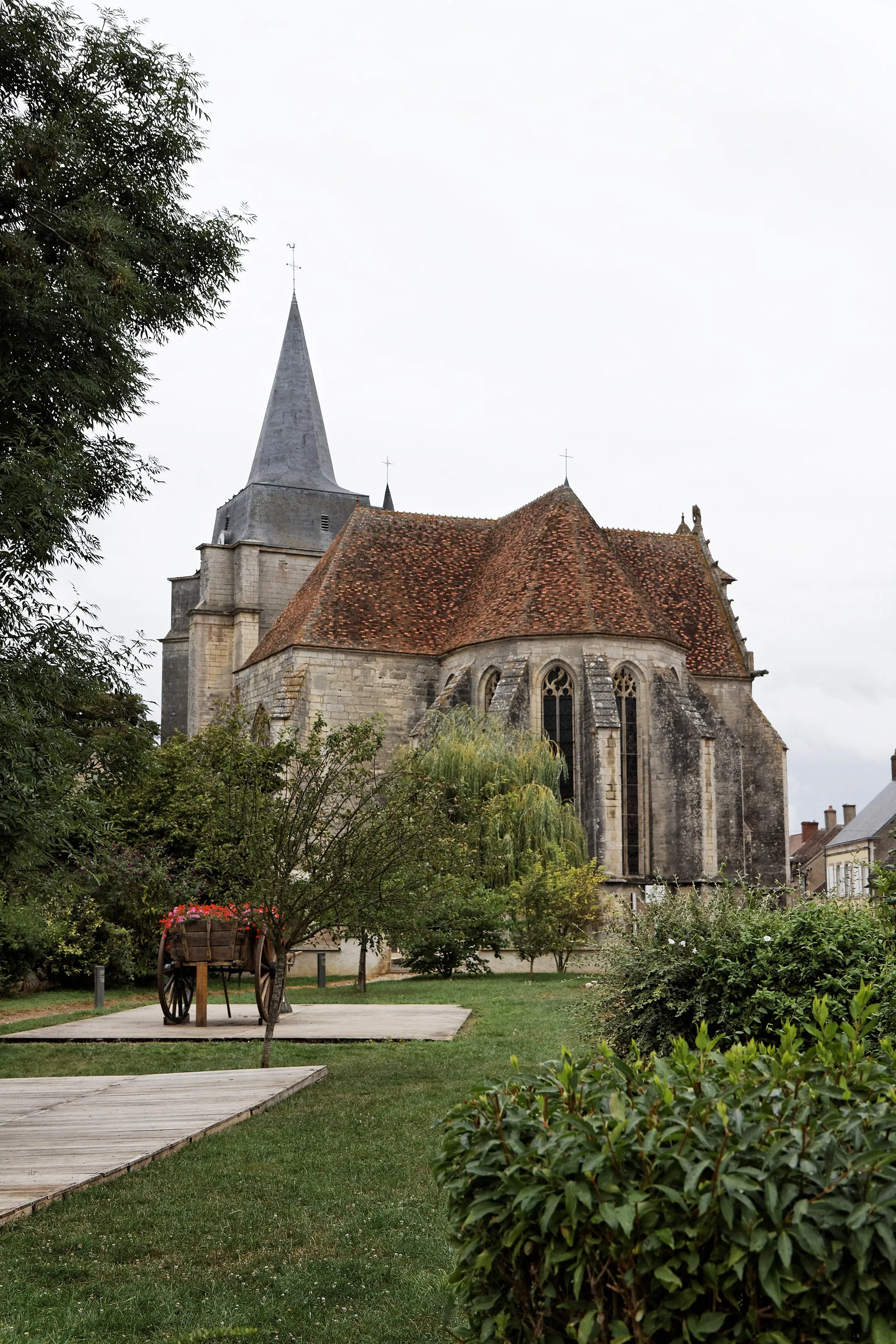 Photo showing: L'église Saint Symphorien de Suilly-la-Tour dans la Nièvre.