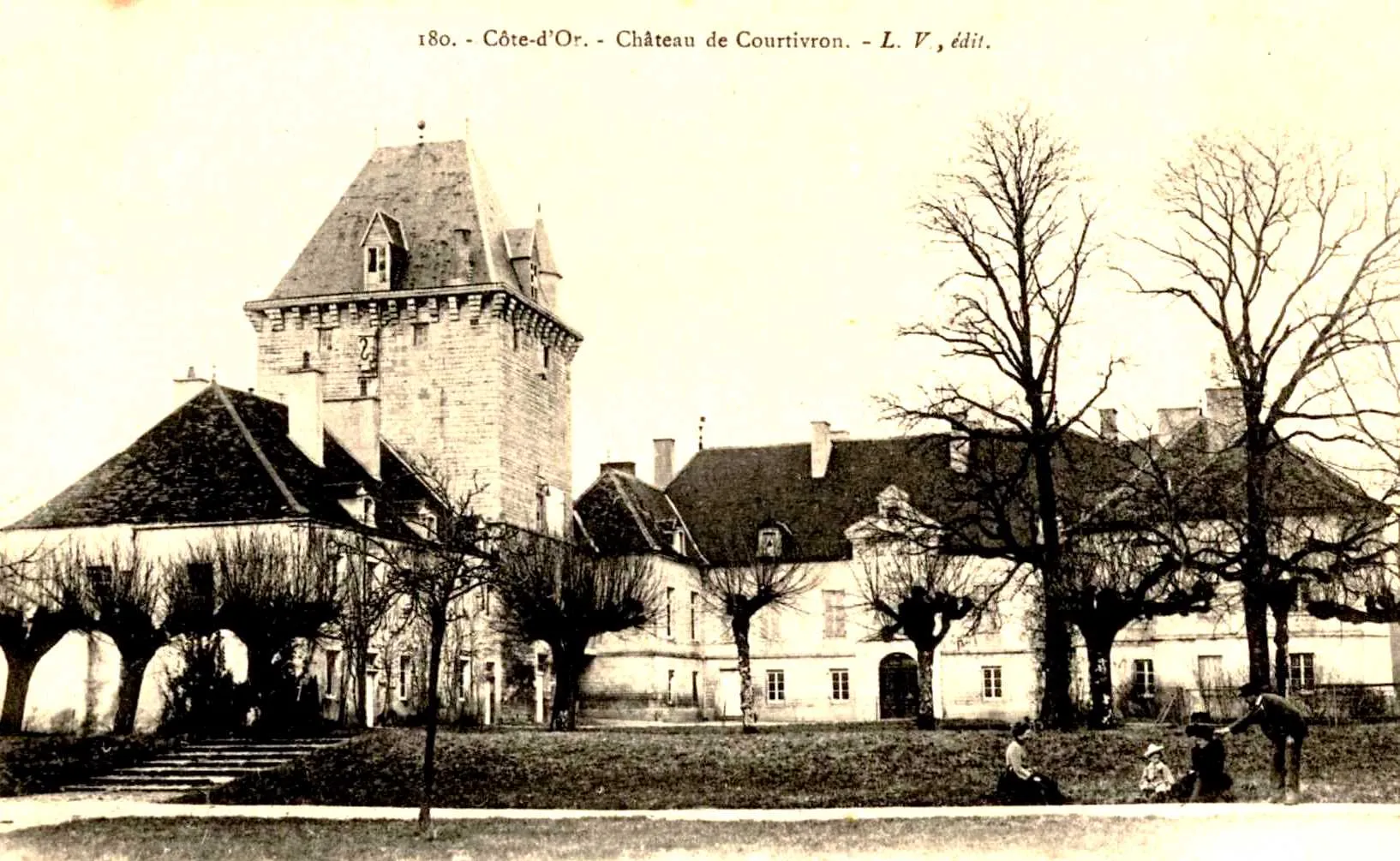 Photo showing: Carte postale ancienne du château de Courtivron