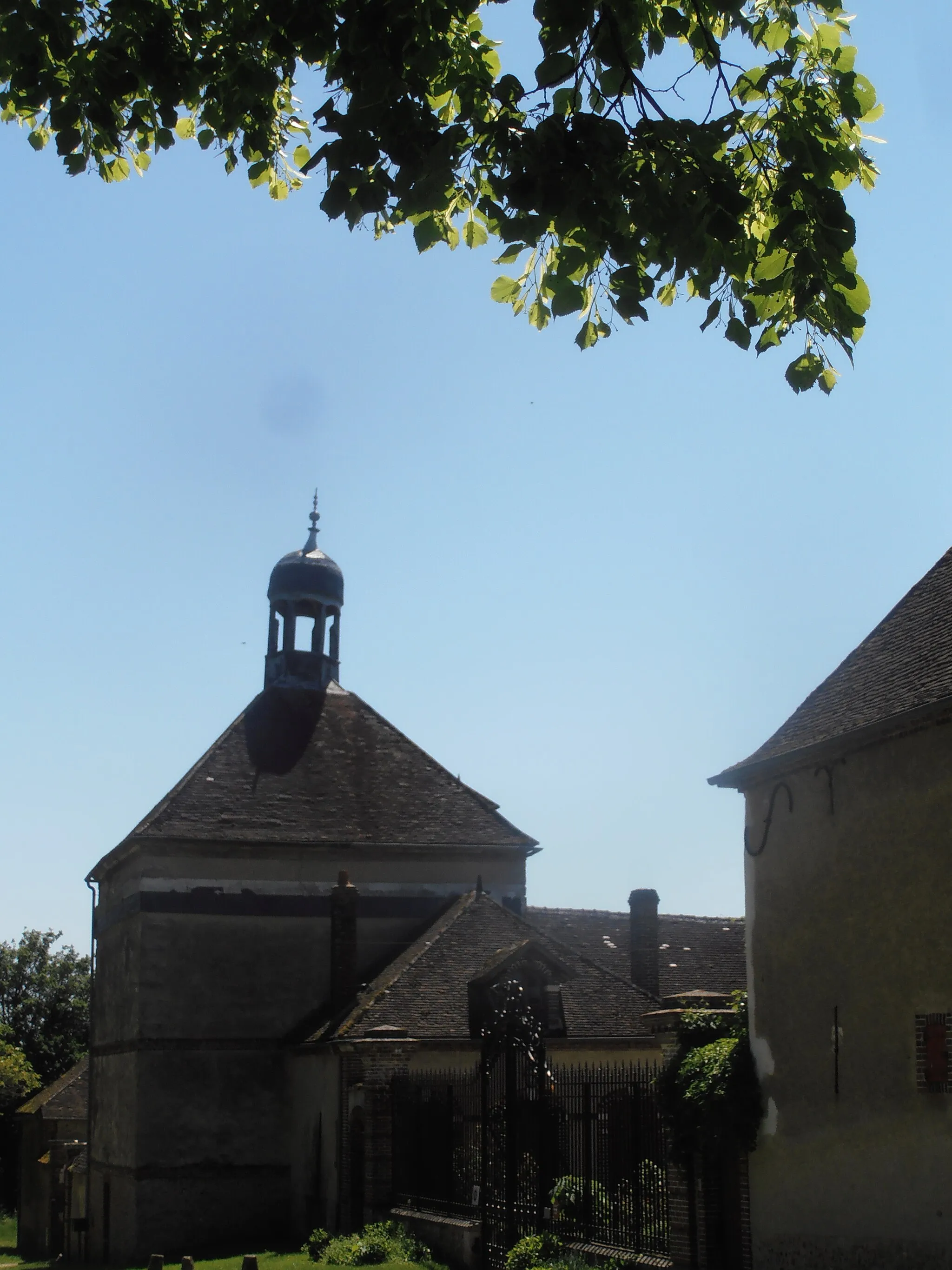 Photo showing: Chateau du Fey de Villecien (Yonne) France (coté parc) construit par Nicolas de Baugy au XVIIe siècle