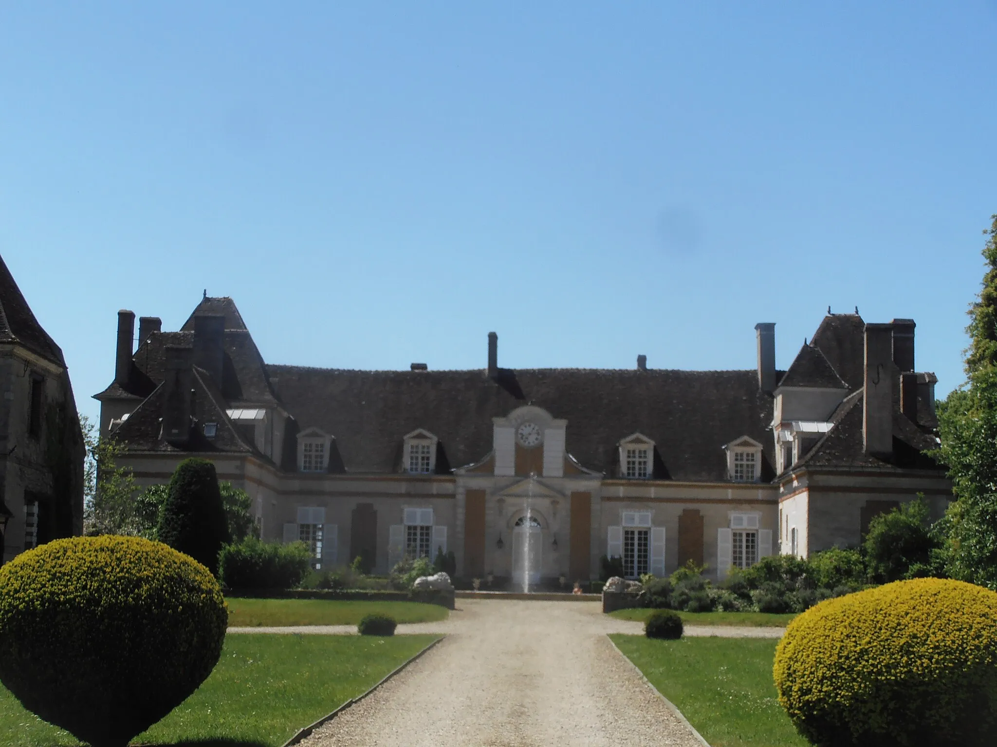 Photo showing: Chateau du Fey de Villecien (Yonne) France (coté parc) construit par Nicolas de Baugy au XVIIe siècle