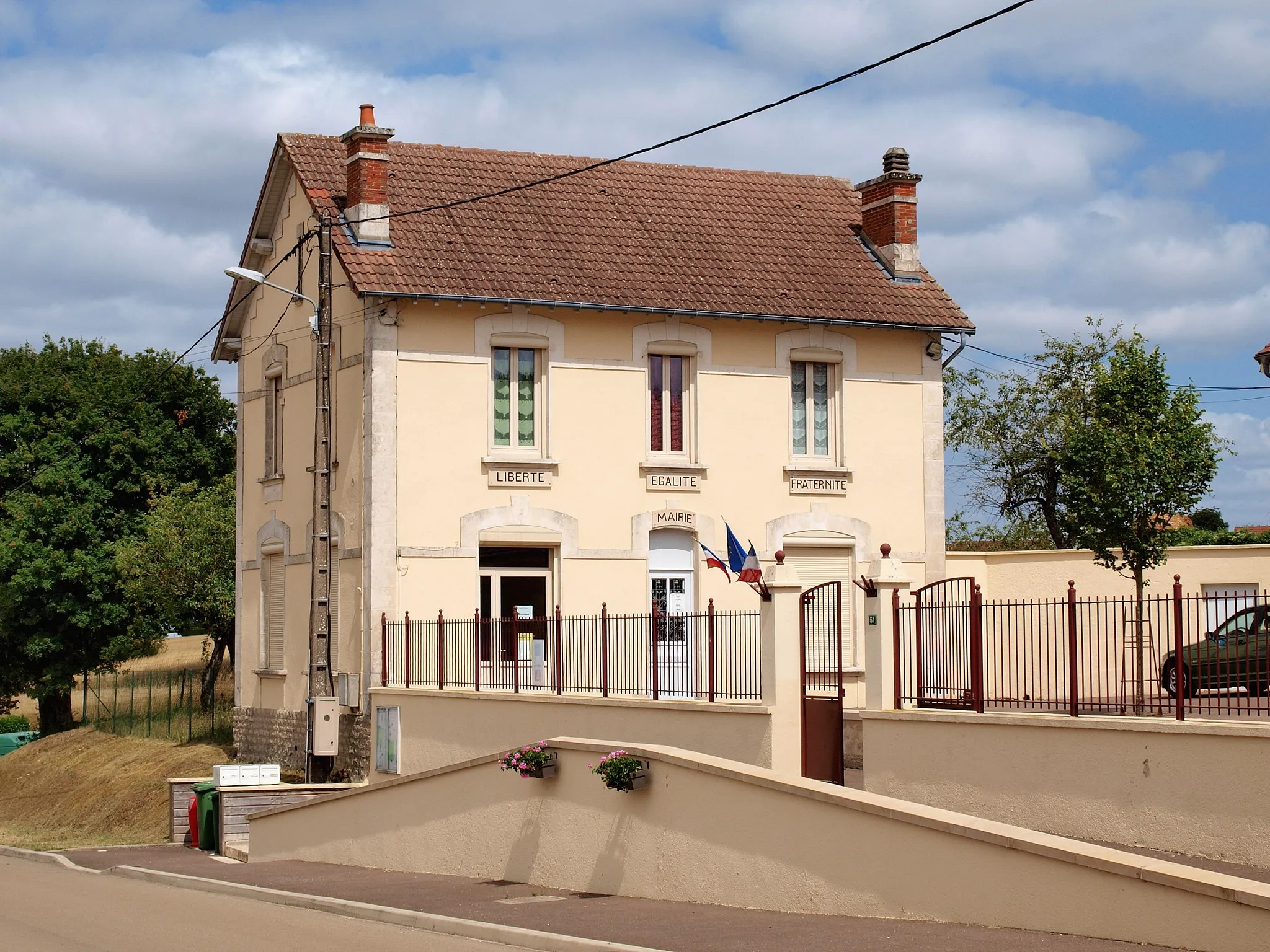 Photo showing: Mairie de Molesmes (Yonne, France)