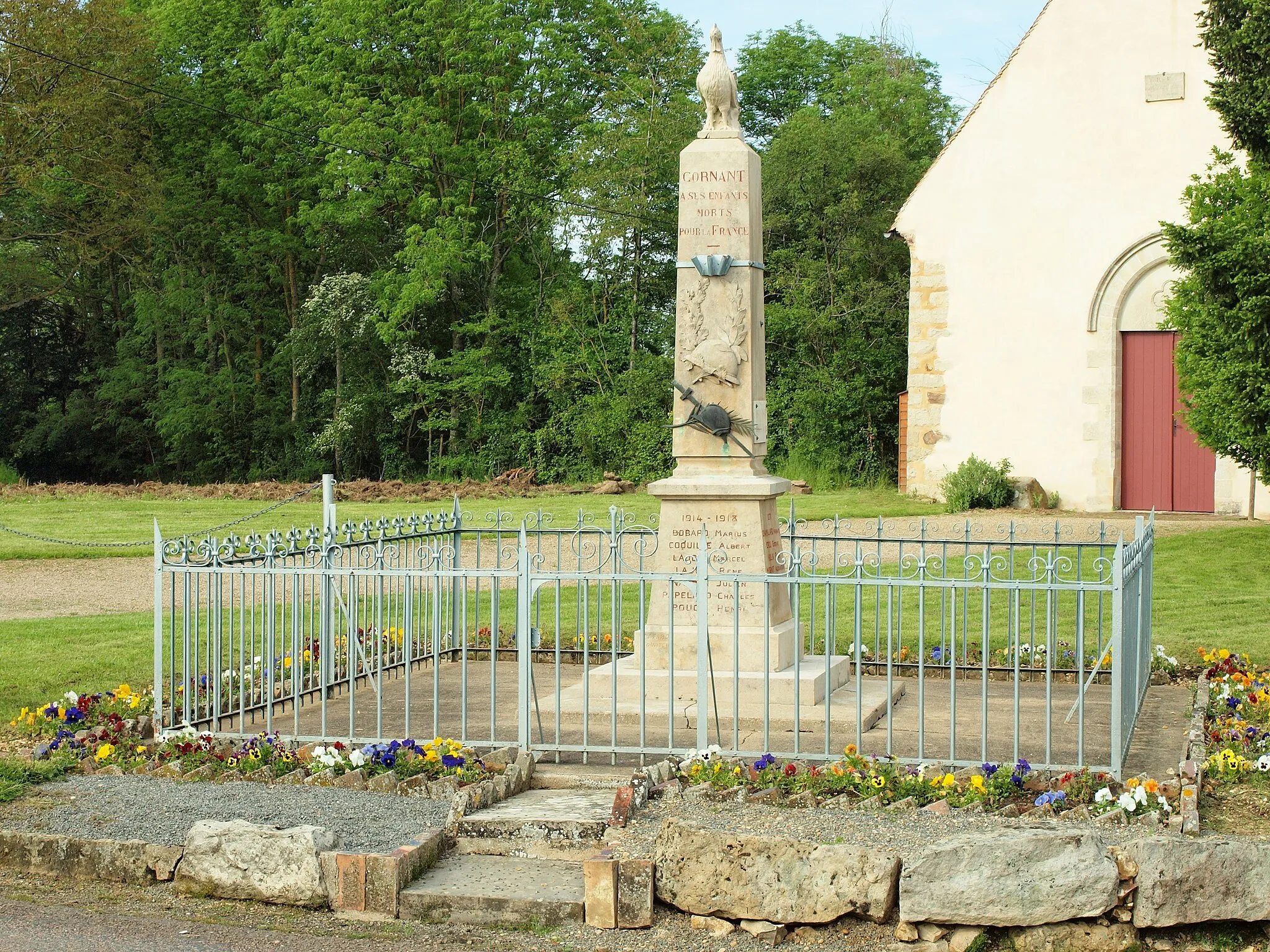 Photo showing: Monument aux morts de Cornant (Yonne, France)