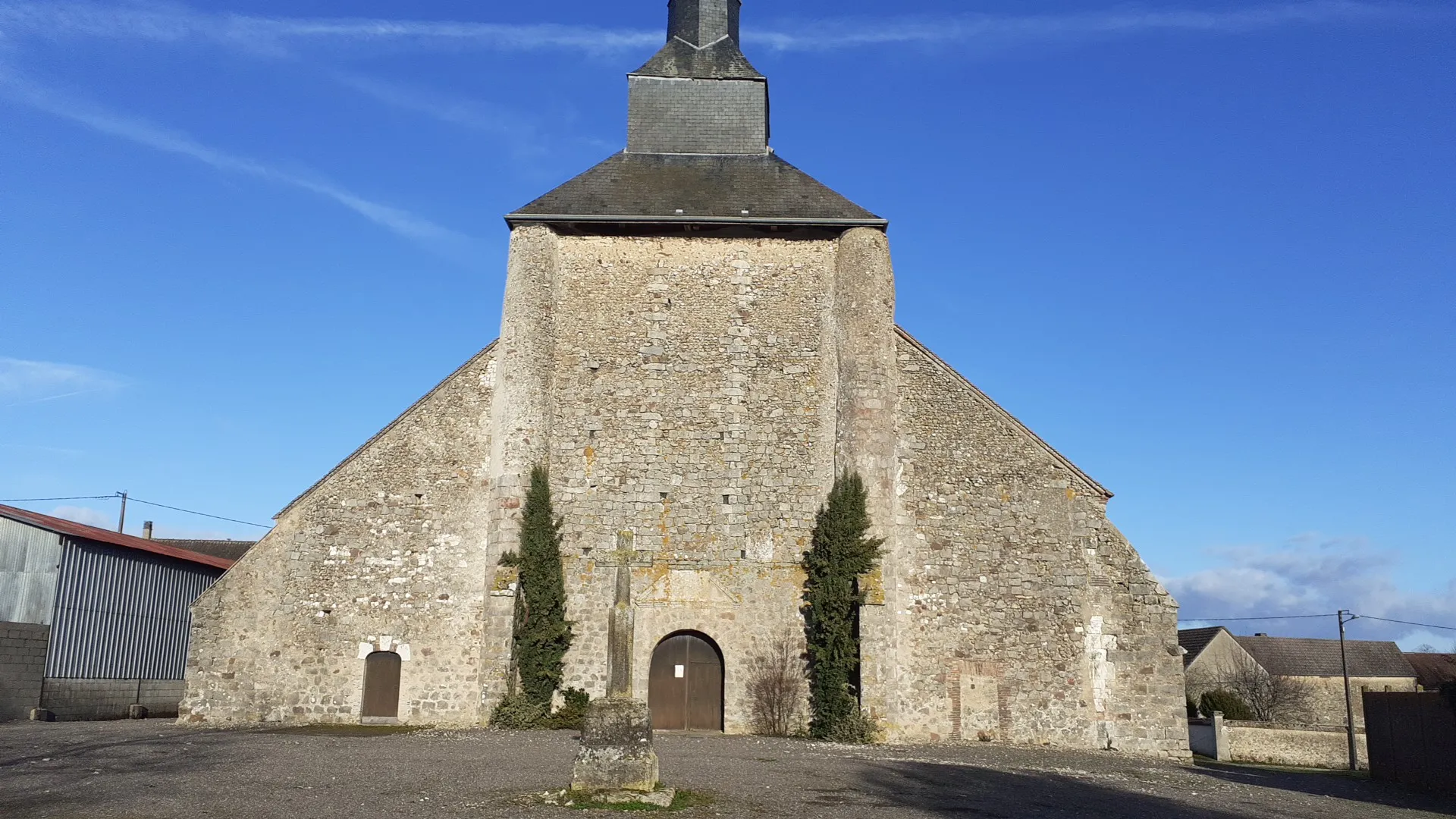 Photo showing: Photo de l'église du village de Coulours - 89 Yonne Bourgogne Pays d'Othe France CCVPO