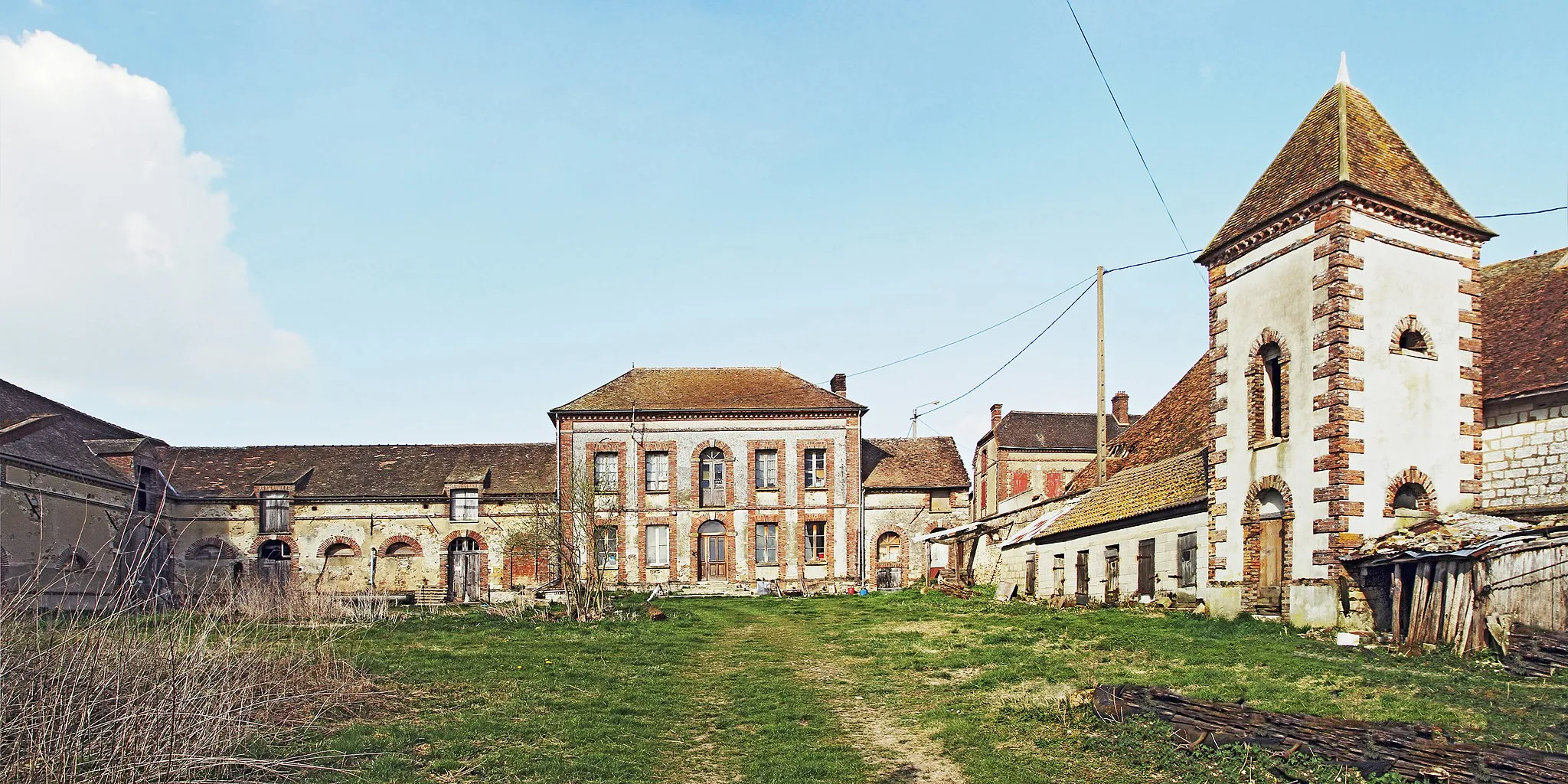 Photo showing: Ferme ancienne à la Postolle