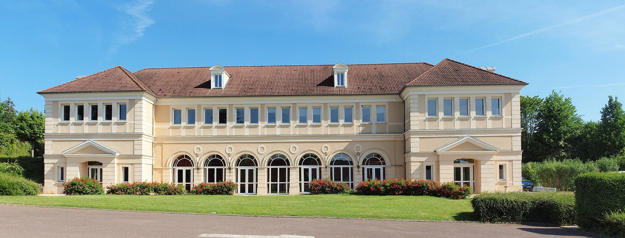 Photo showing: Salle de fêtes communale de Nailly (Yonne, France)