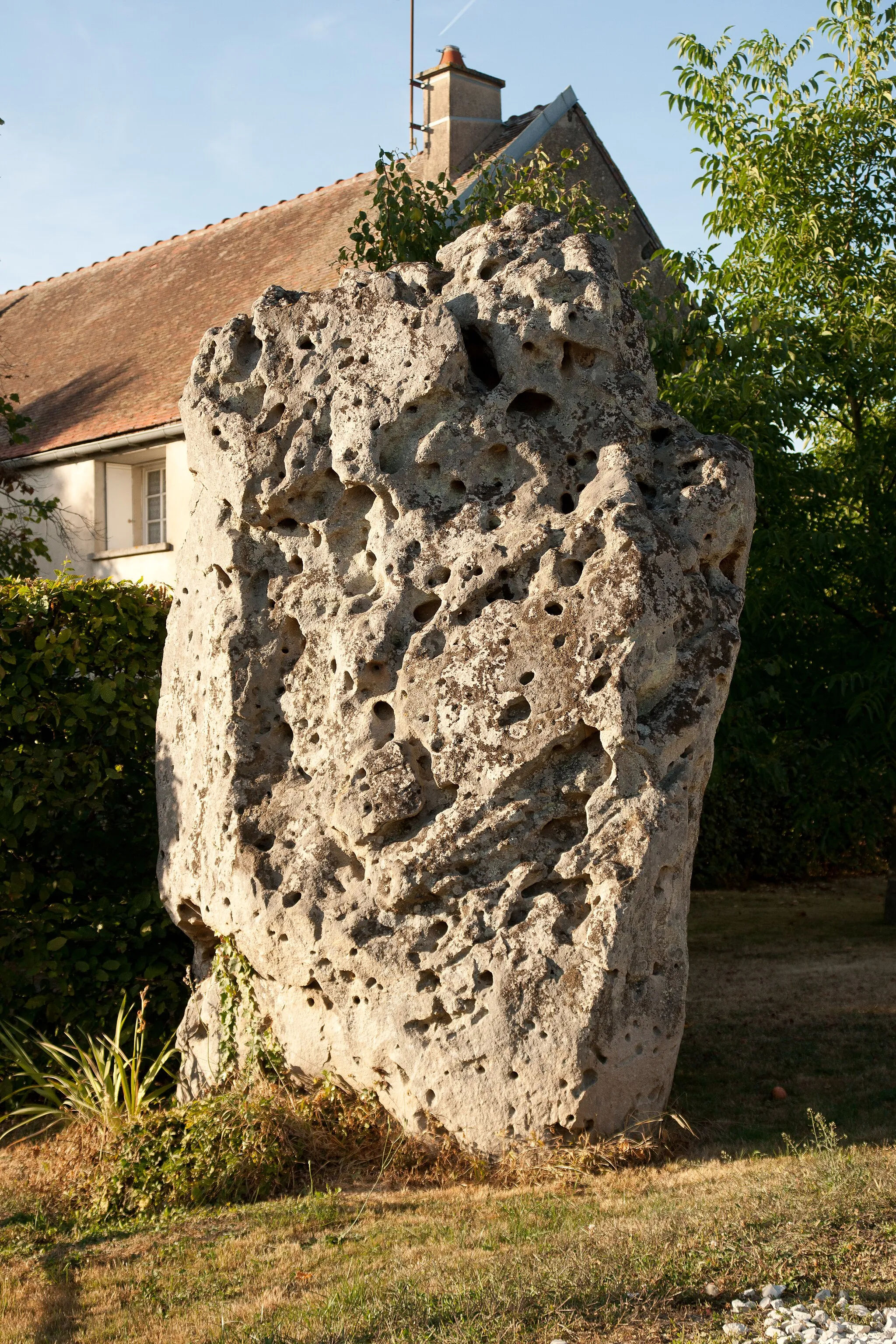 Photo showing: This building is indexed in the base Mérimée, a database of architectural heritage maintained by the French Ministry of Culture, under the reference PA00113926 .