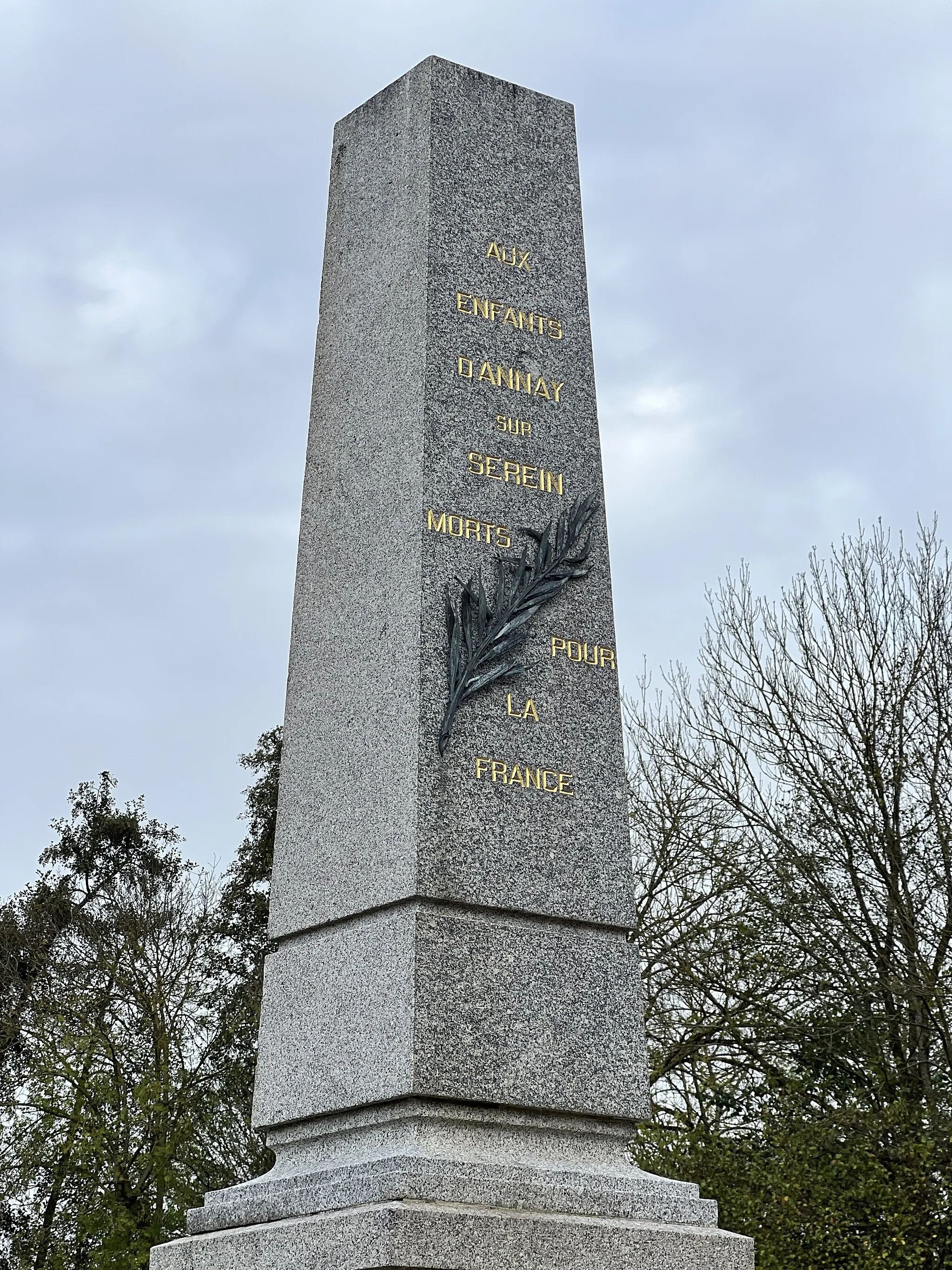 Photo showing: Monument aux morts d'Annay-sur-Serein.