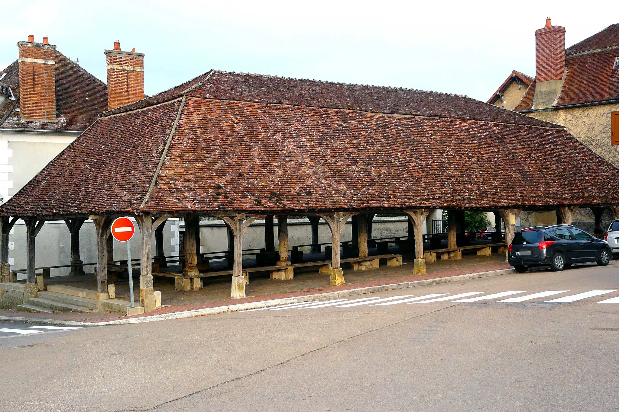 Photo showing: halles de Seignelay, vue du Nord