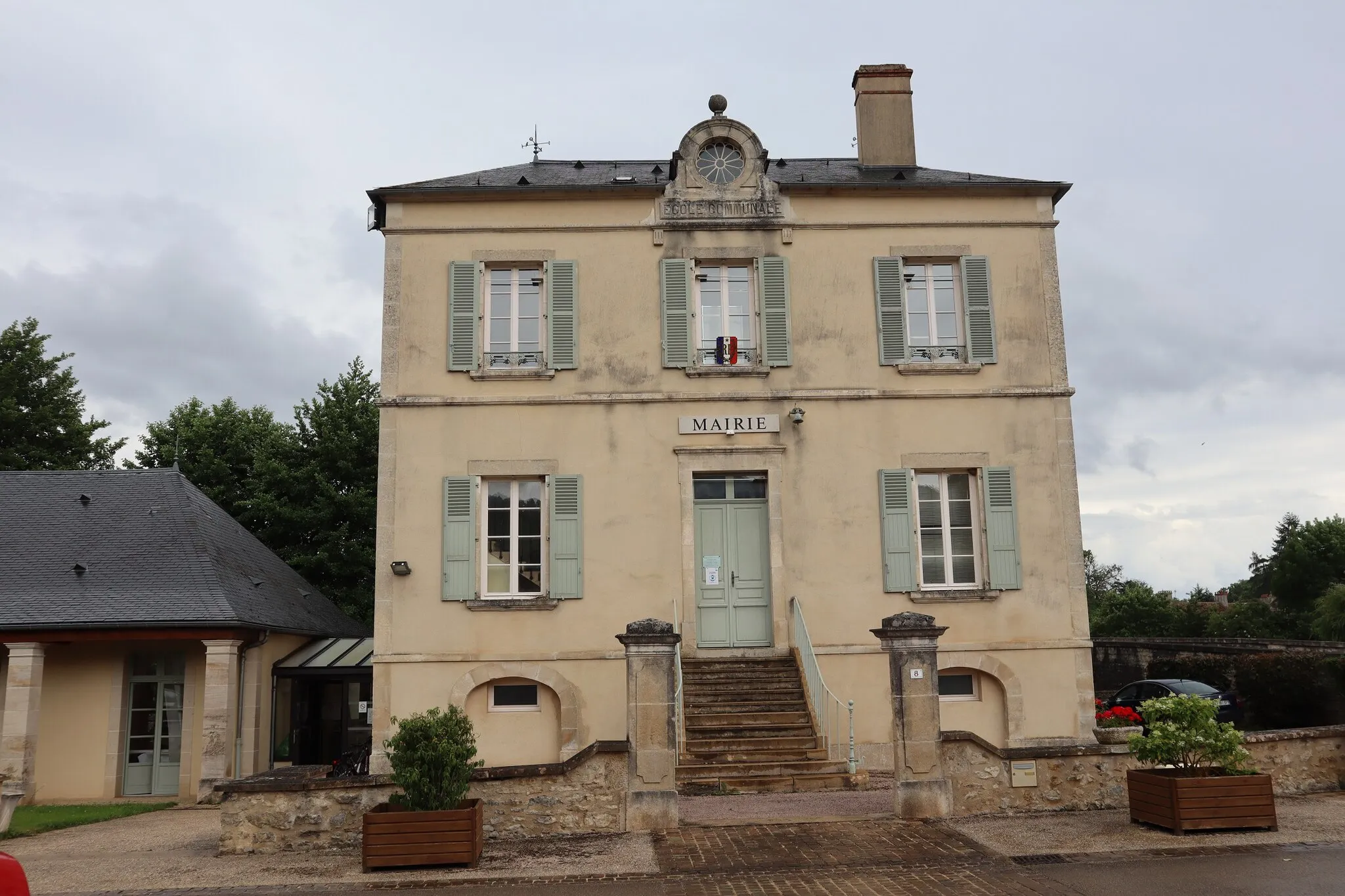 Photo showing: Mairie de Vault-de-Lugny (89).