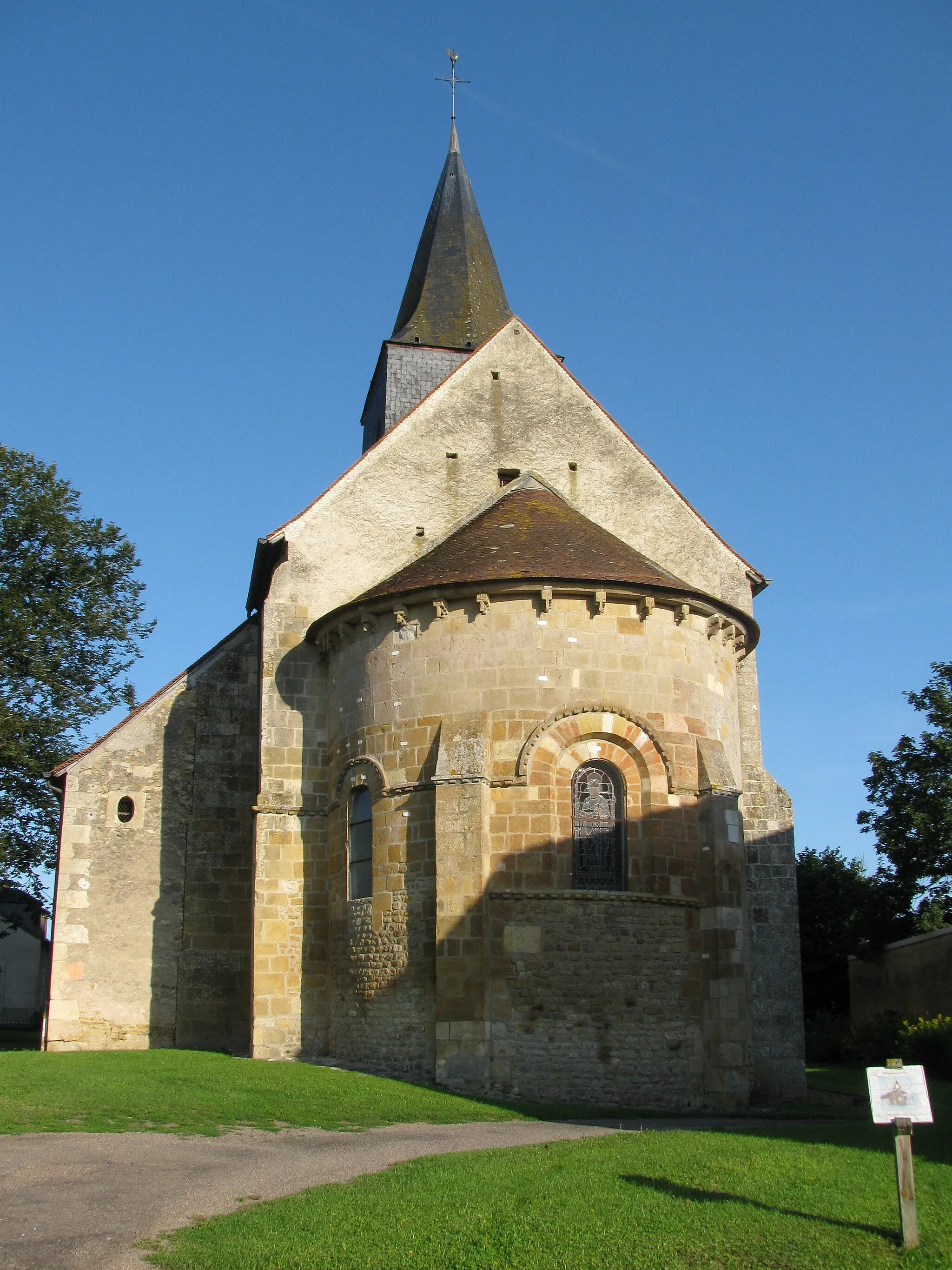 Photo showing: L'église saint-Louis de Montigny-aux-Amognes, Nièvre, France.