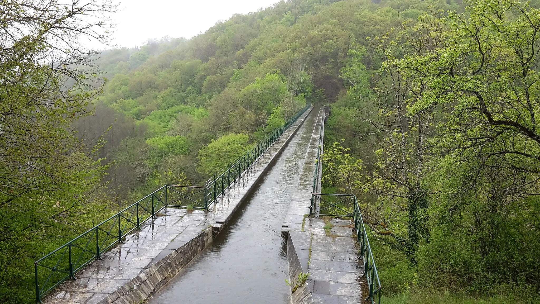 Photo showing: La rigole d'Yonne sur l'aqueduc de Montreuillon