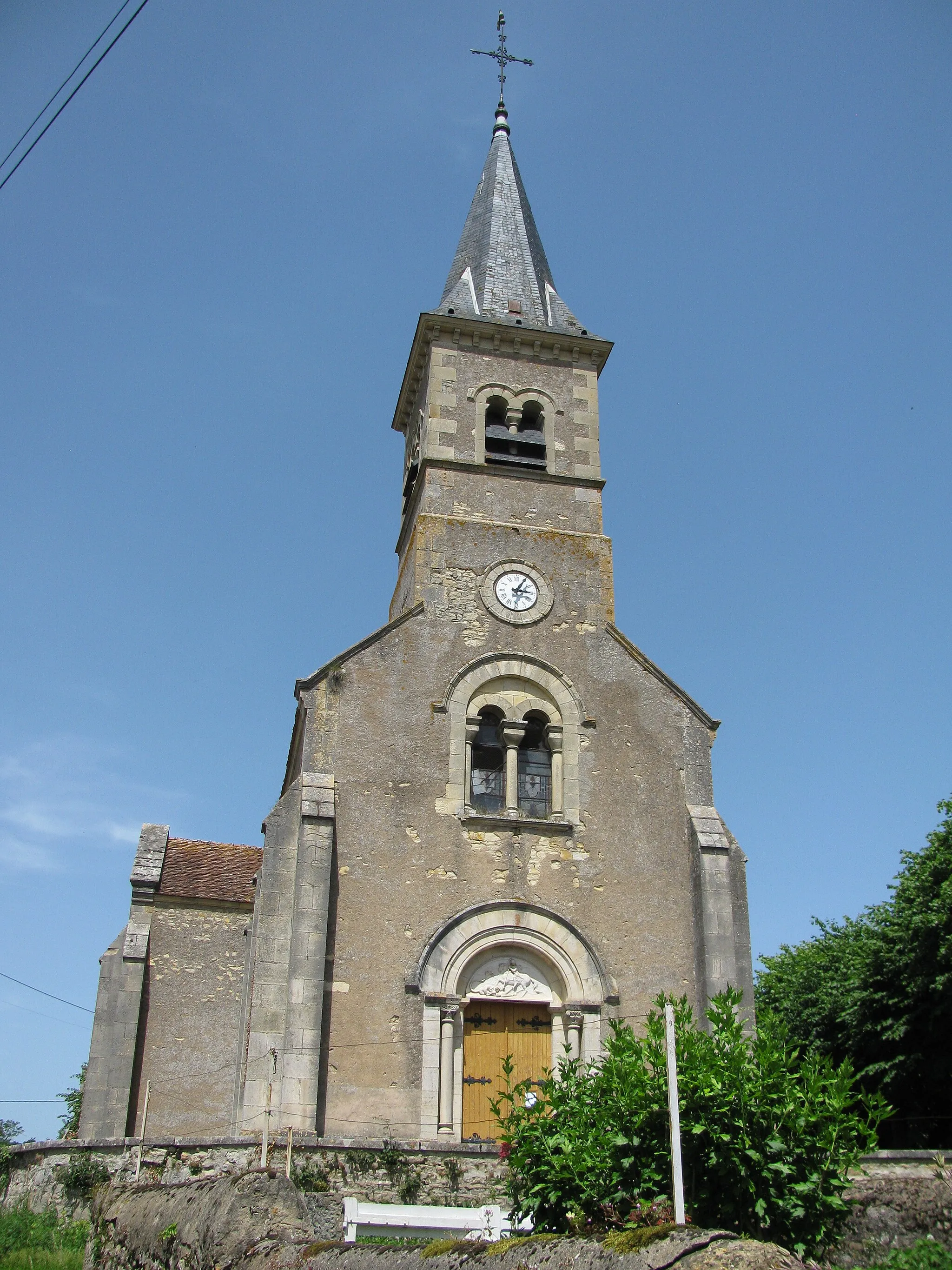 Photo showing: L'église Saint-Georges de Monceaux-le-Comte.