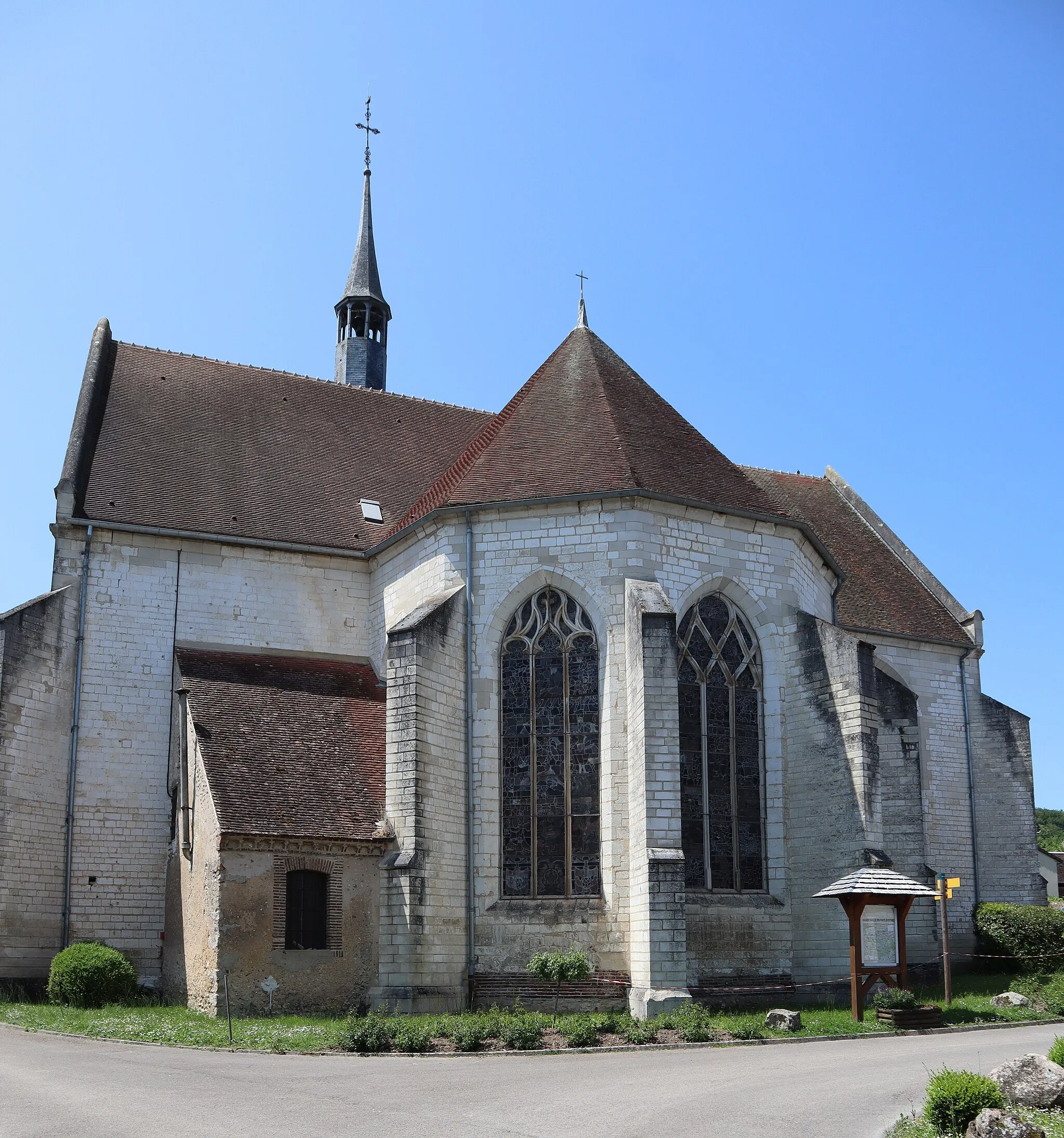 Photo showing: Extérieur de l'église Notre-Dame-de-la-Nativité de Bérulle (10).