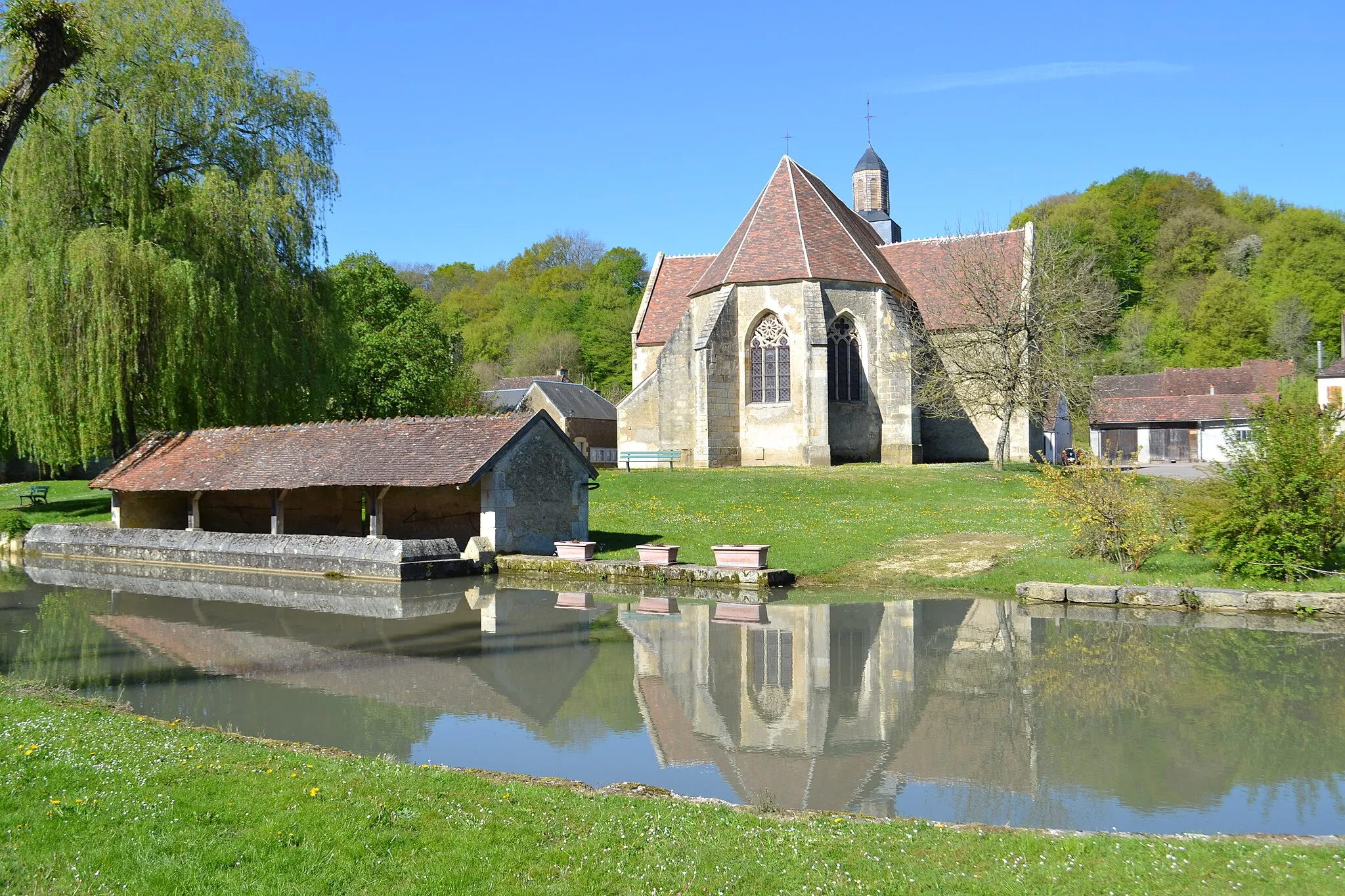Photo showing: Vue du lavoir et de l'église de Cessy-les-Bois (Nièvre).