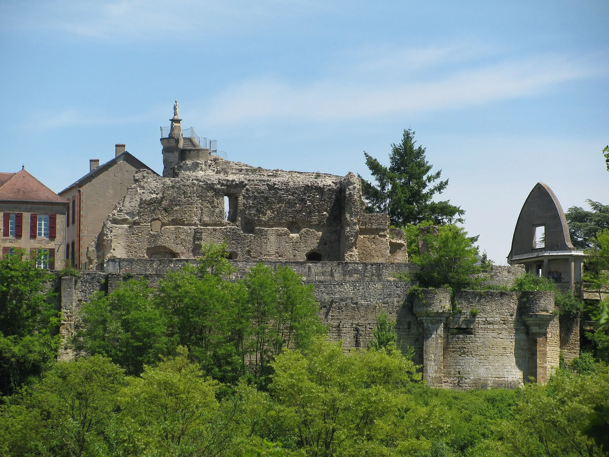 Photo showing: Le château de Decize, Nièvre, France.