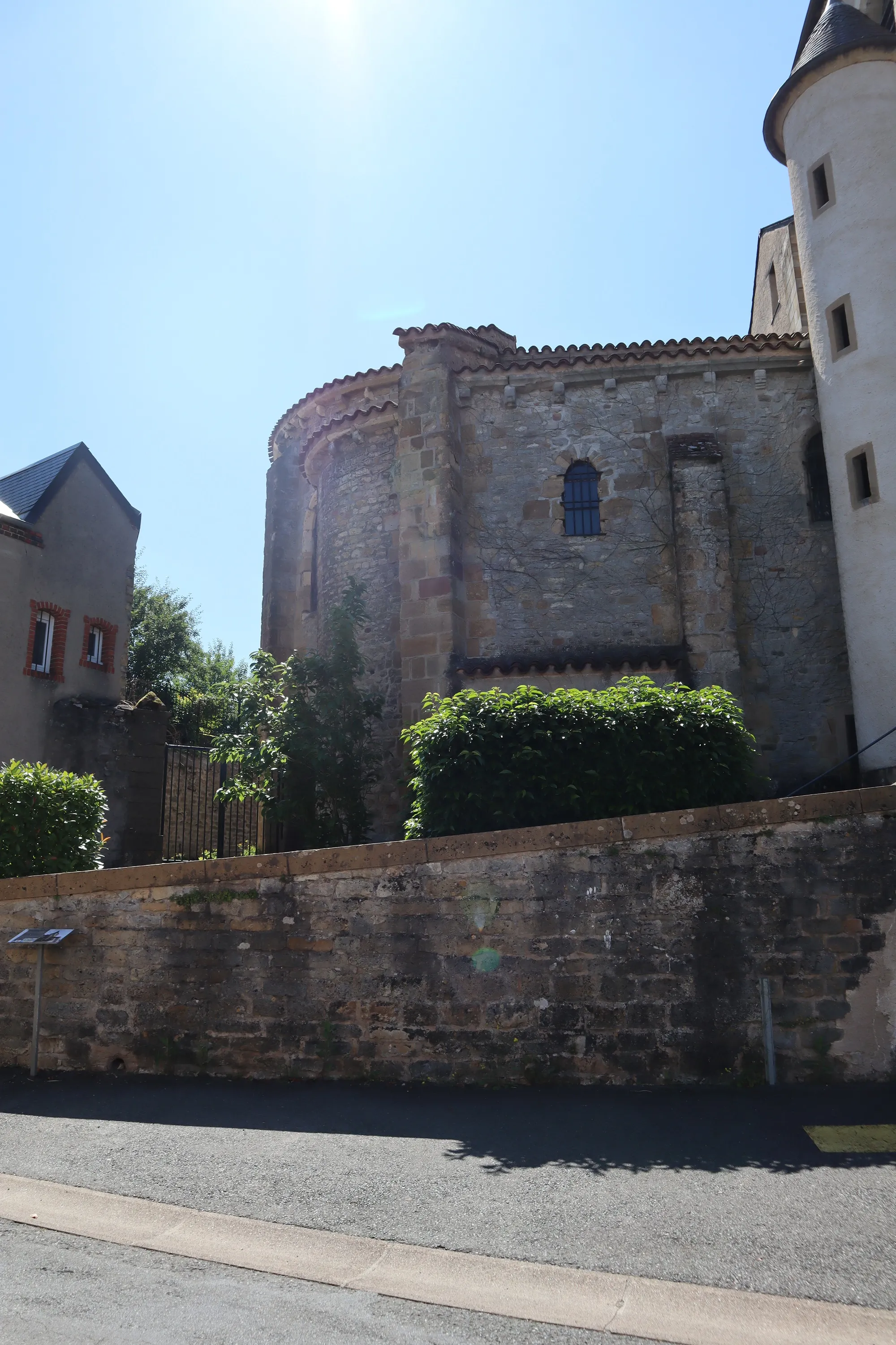 Photo showing: Extérieur de l'église Saint-Aré à Decize (58).