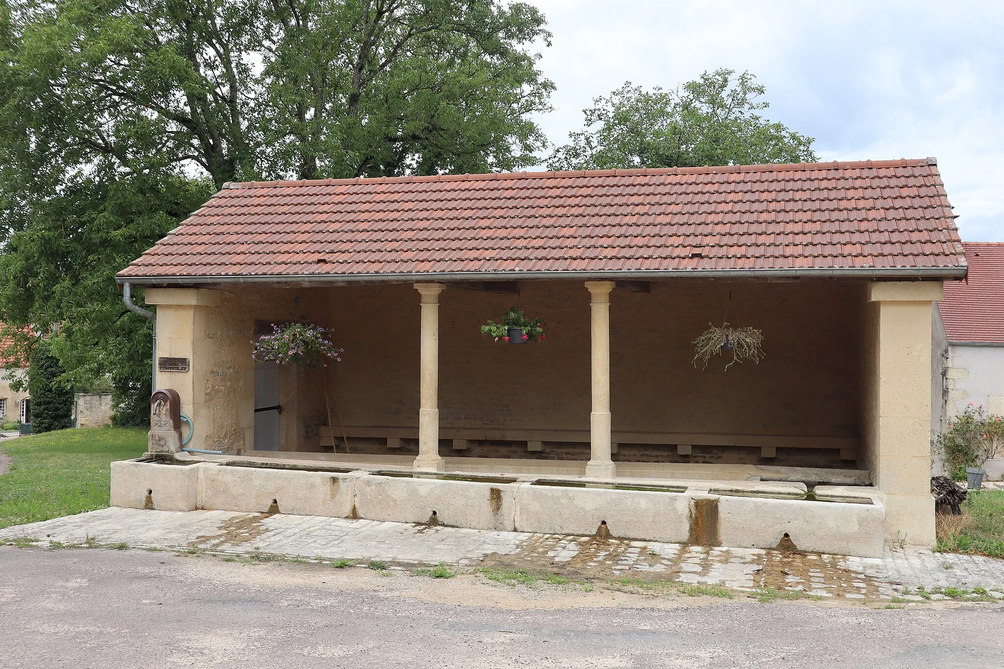 Photo showing: Lavoir au bourg de Chaugey (21).