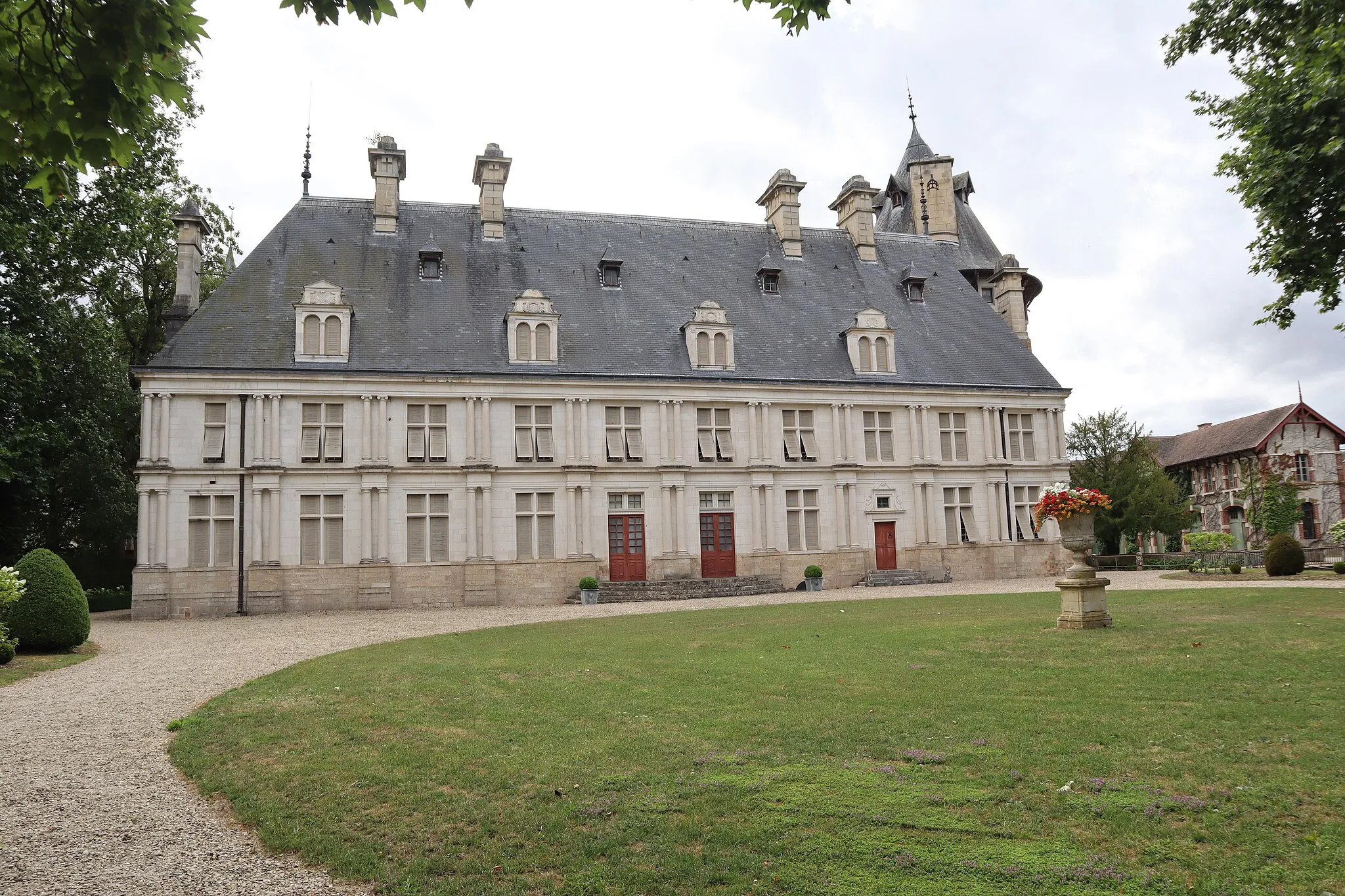 Photo showing: Extérieur du château de Montigny-sur-Aube (21).