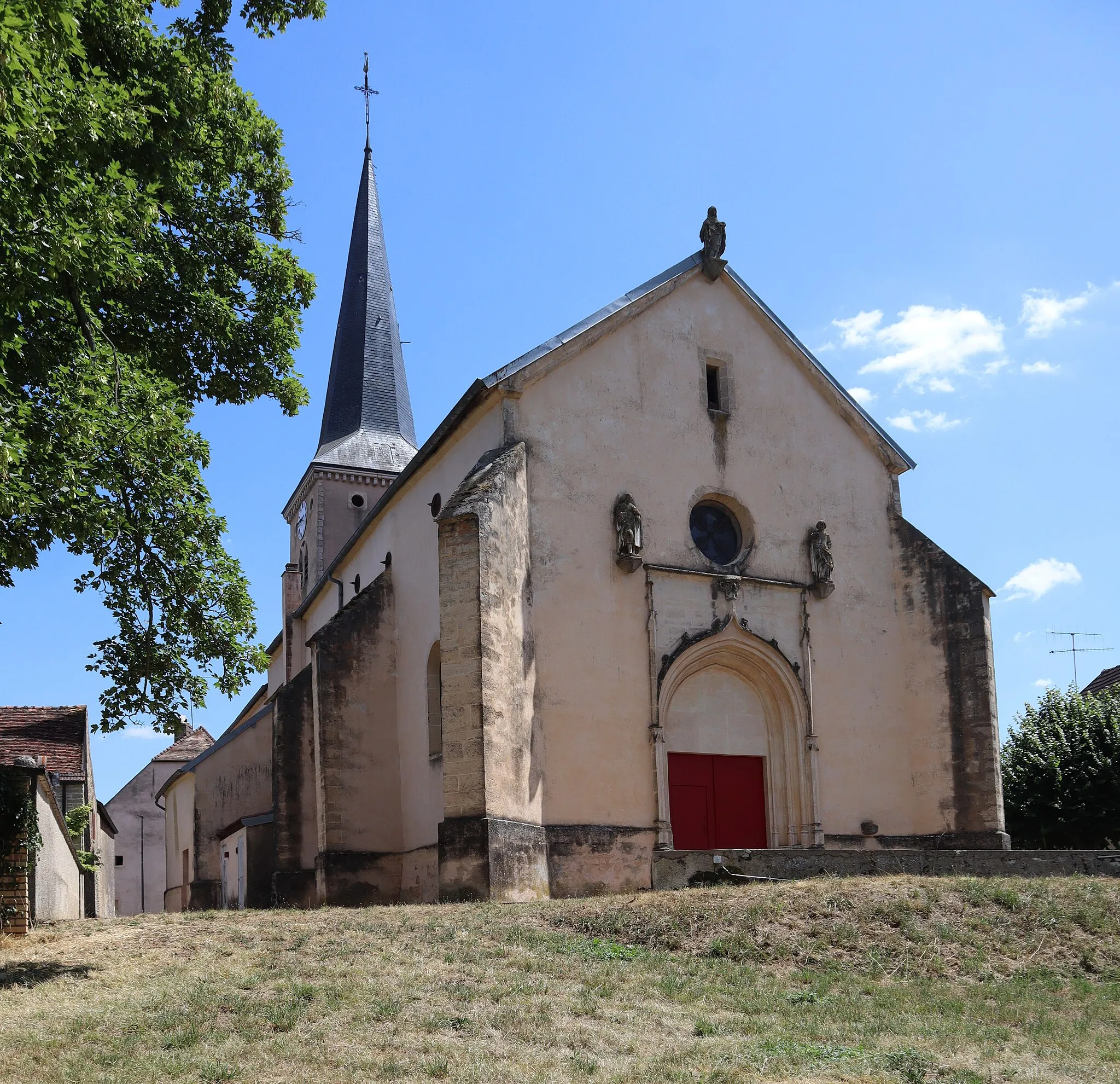 Photo showing: Extérieur de l'église Saint-Julien de Champagne-sur-Vingeanne (21).