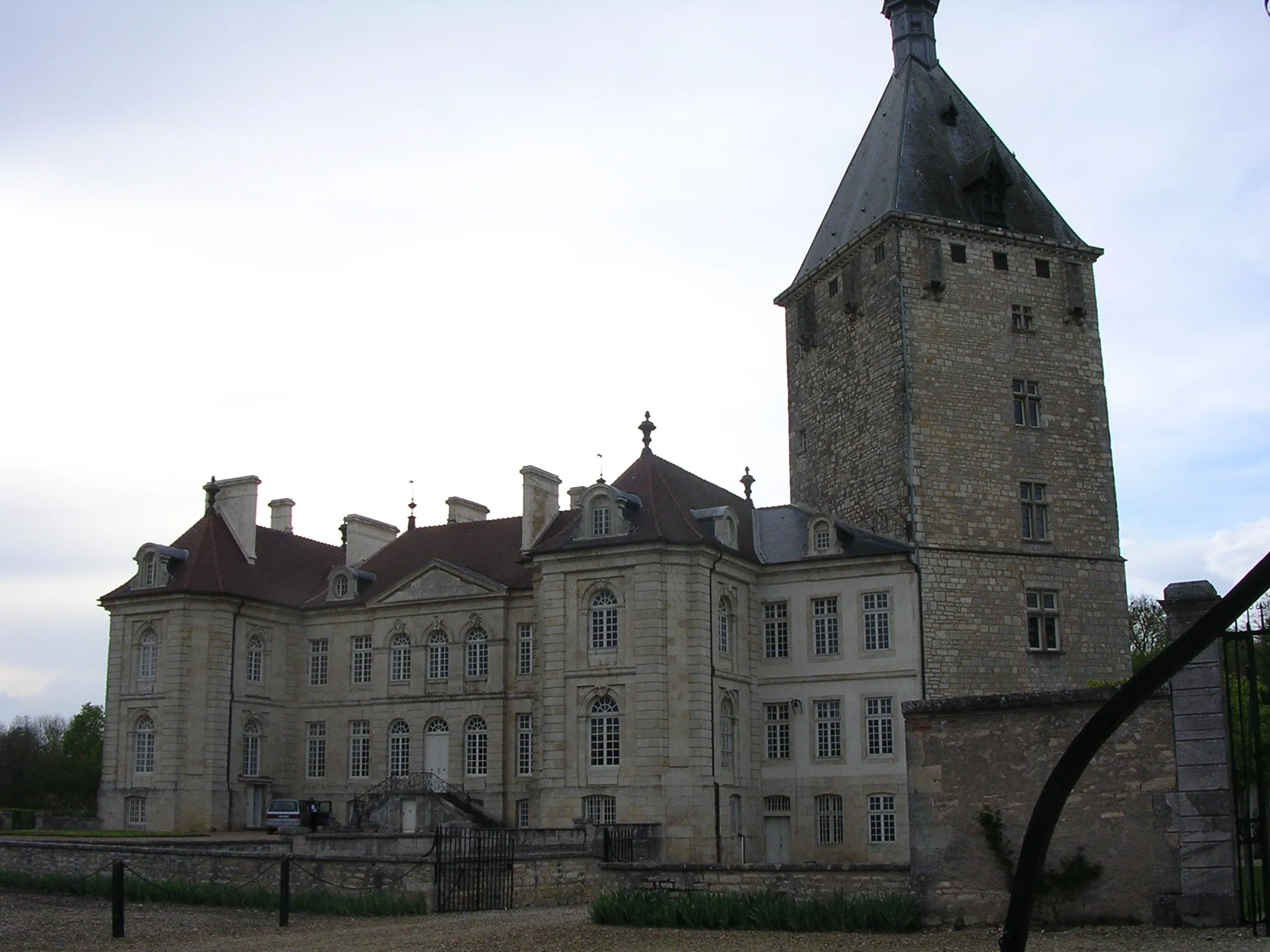 Photo showing: Vue sur le château de Talmay (Côte-d'Or, Bourgogne), (XVIII siècle) avec donjon du XIII siècle