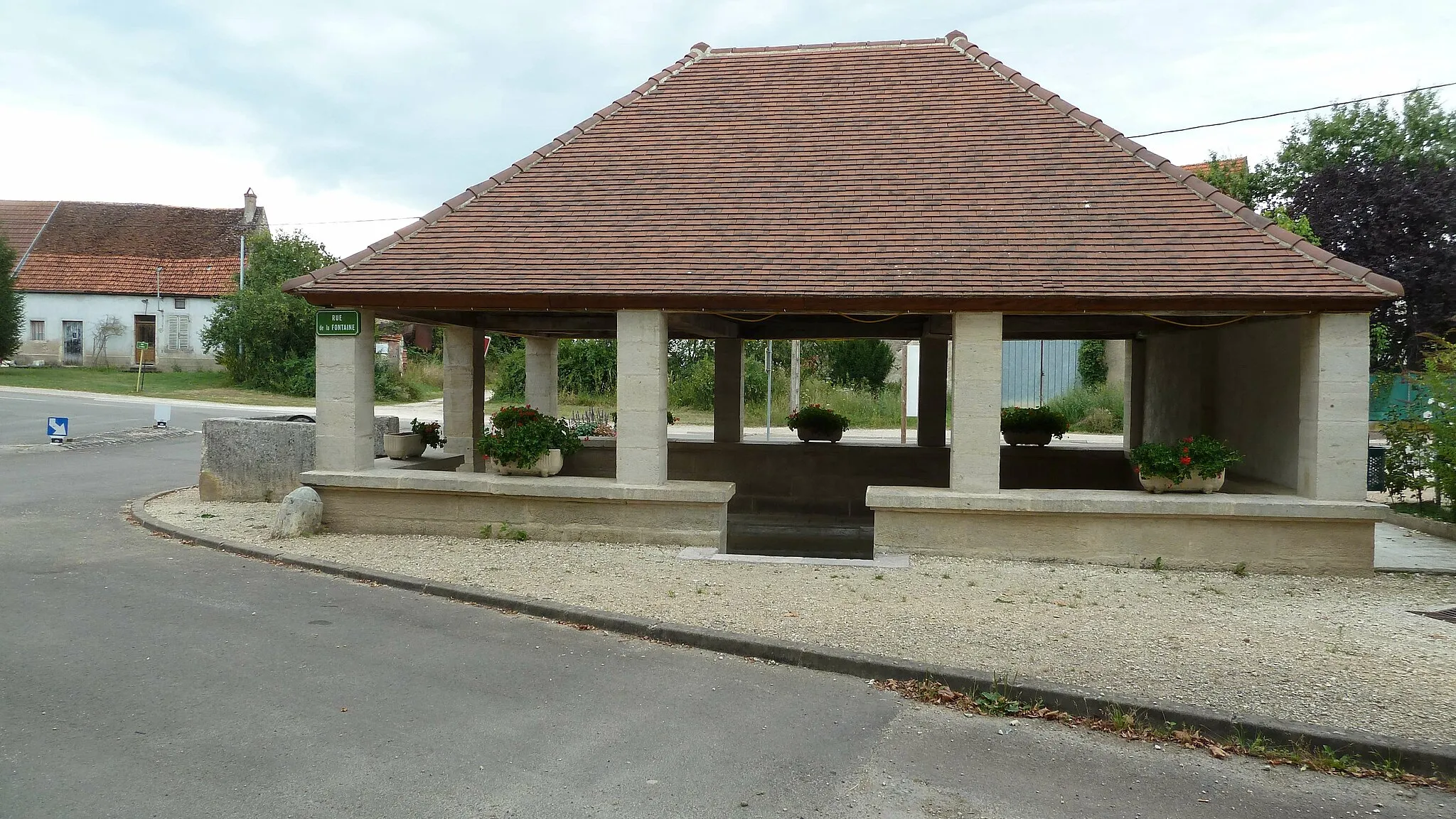 Photo showing: Lavoir d'Etevaux : extérieur.