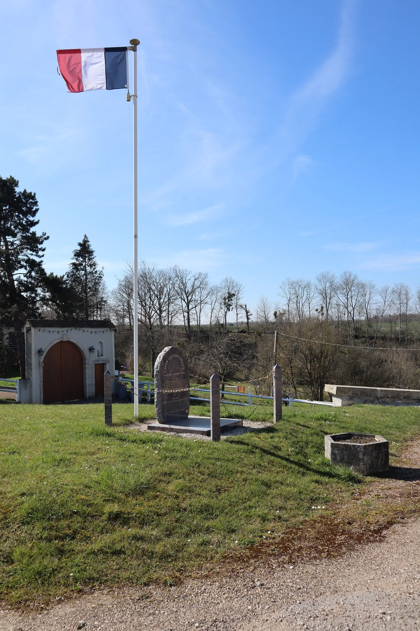 Photo showing: Monument aux morts de Cirey-lès-Pontailler (21).