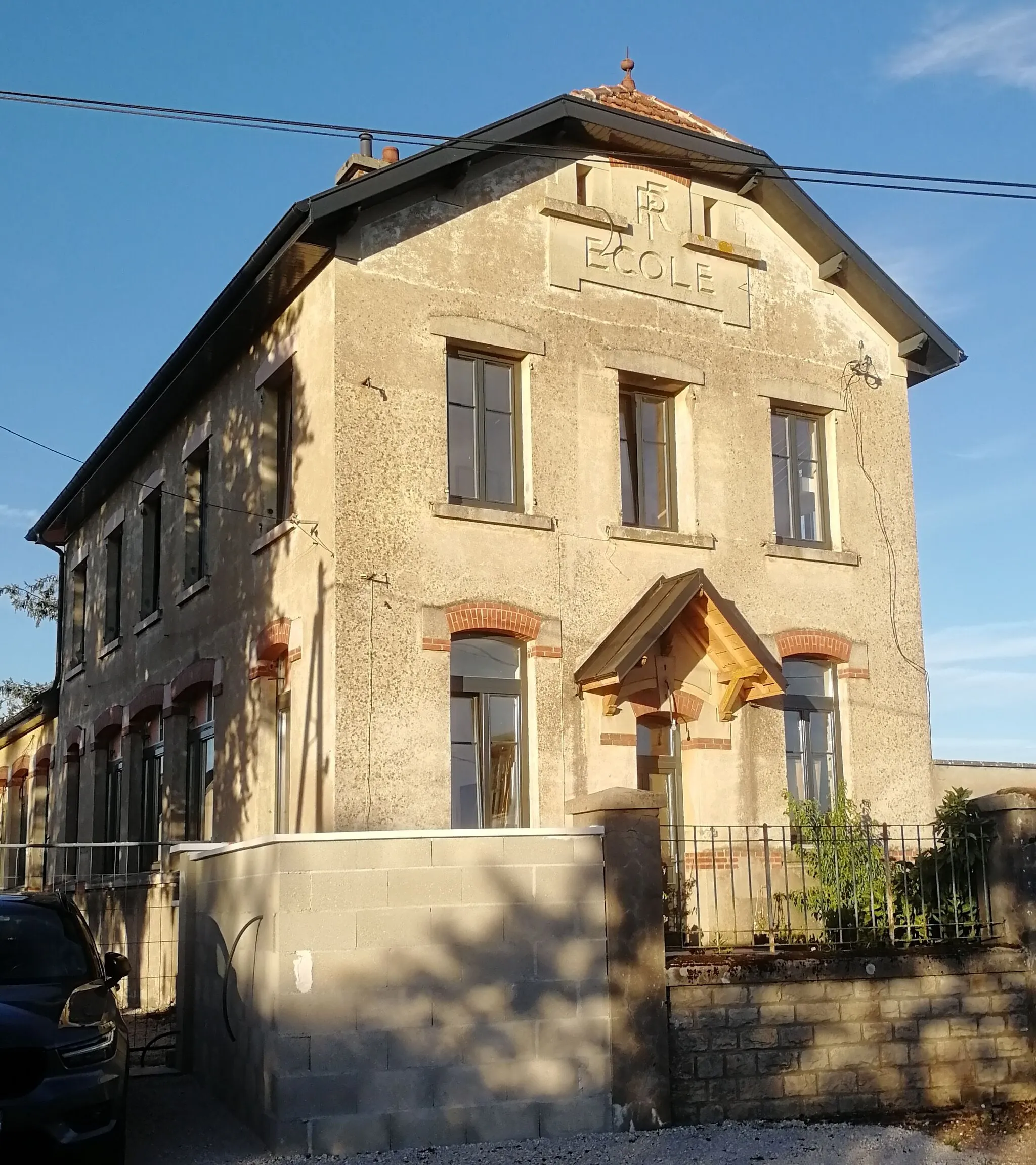 Photo showing: Ancienne école, Saulon-la-Chapelle, Côte d'Or, Bourgogne, France