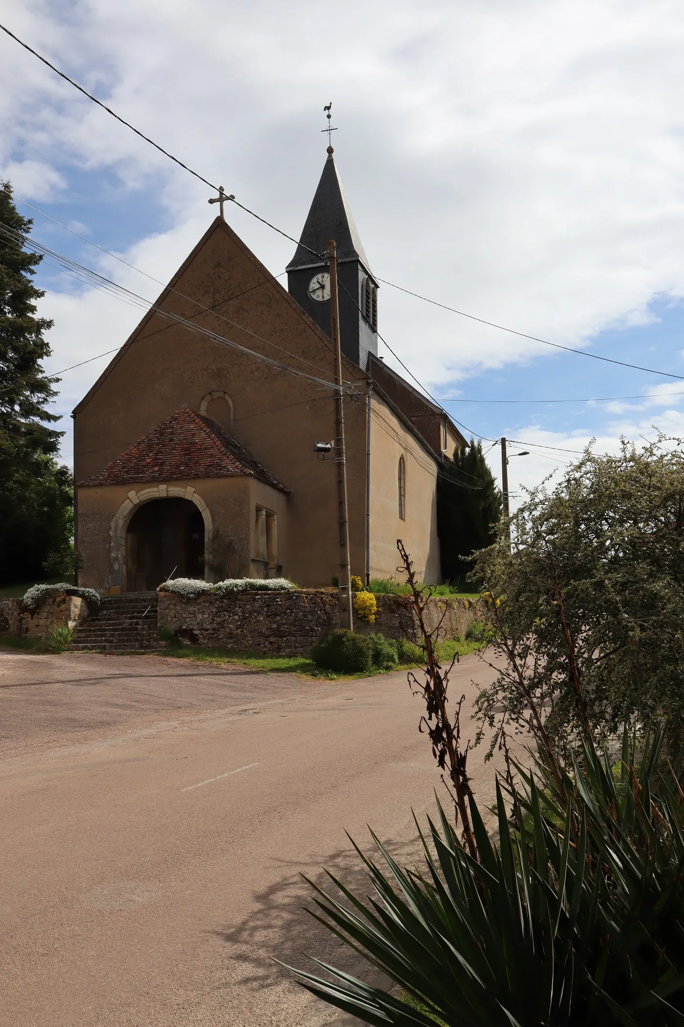 Photo showing: Église Saint-Pierre-Saint-Paul de Villaines-les-Prévôtes (21). Façade occidentale.