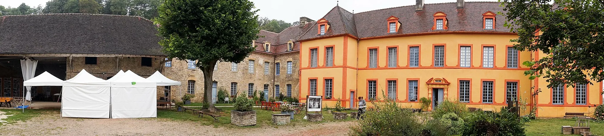 Photo showing: Castle of Sainte-Colombe-en-Auxois, France. Monument historique.