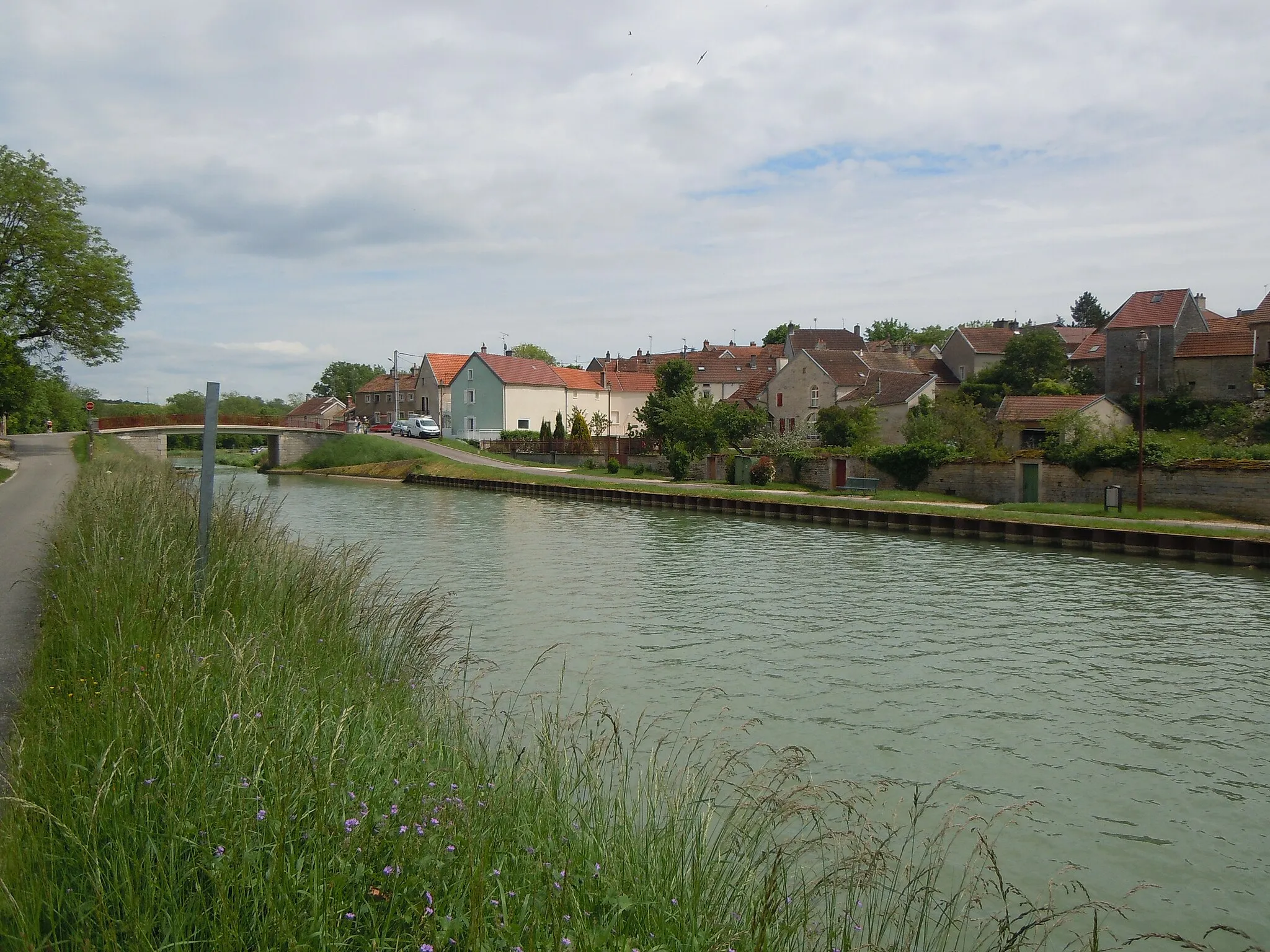 Photo showing: Canal de Bourgogne à Fleurey-sur-Ouche