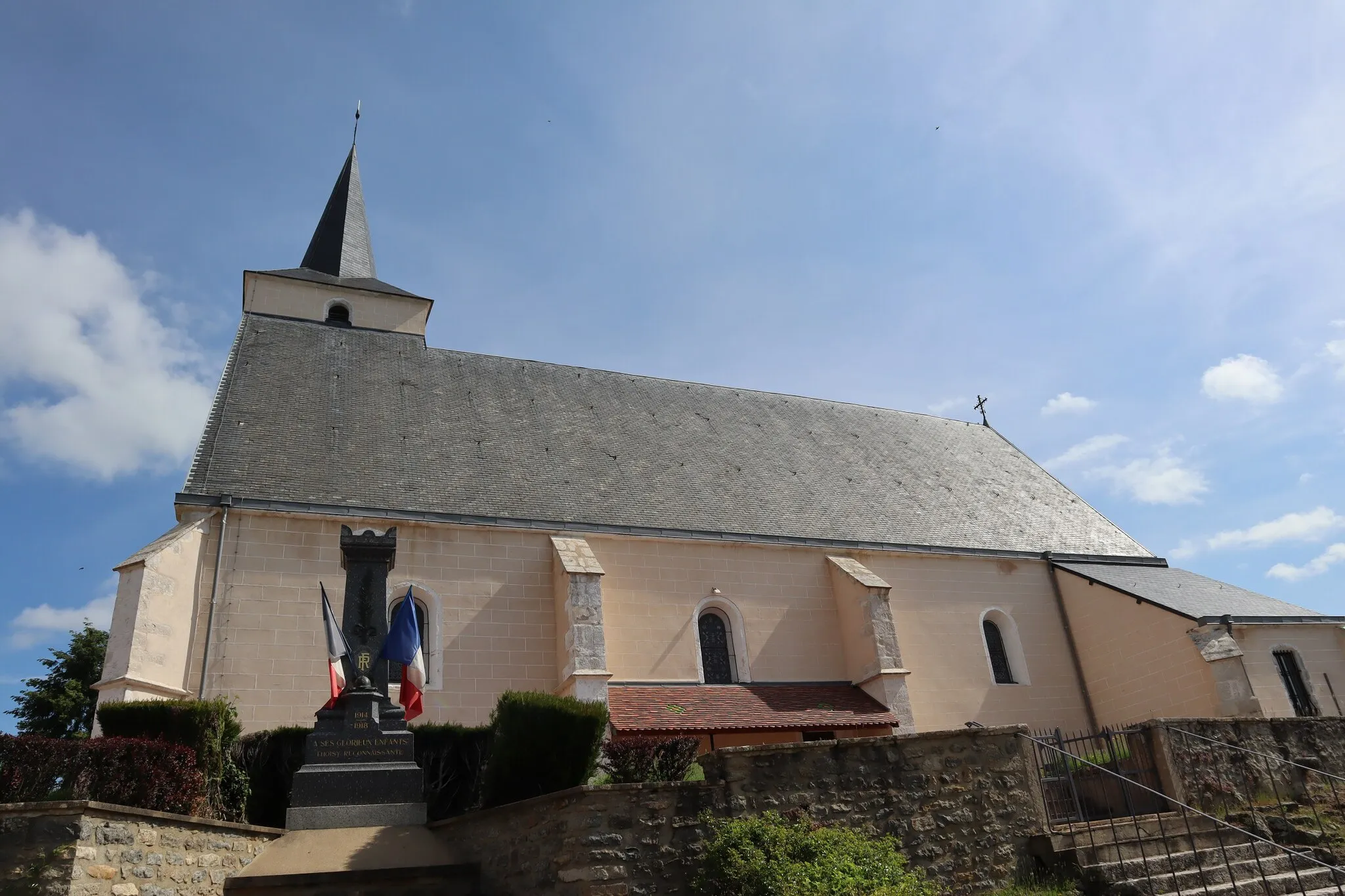Photo showing: Extérieur de l'église Saint-Pierre à Thoisy-la-Berchère (21).