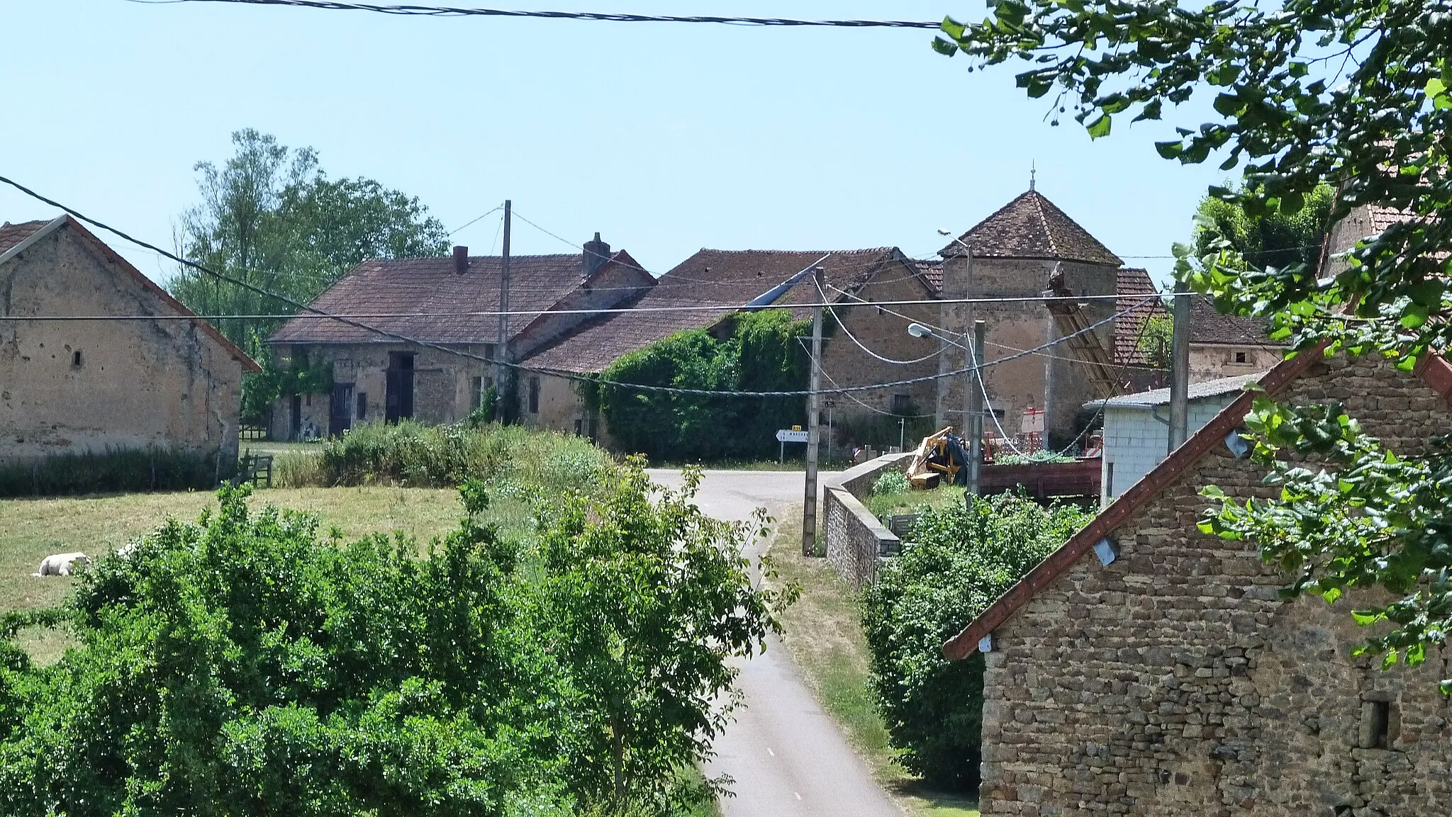 Photo showing: Kolombejo kaj domoj en Diancey