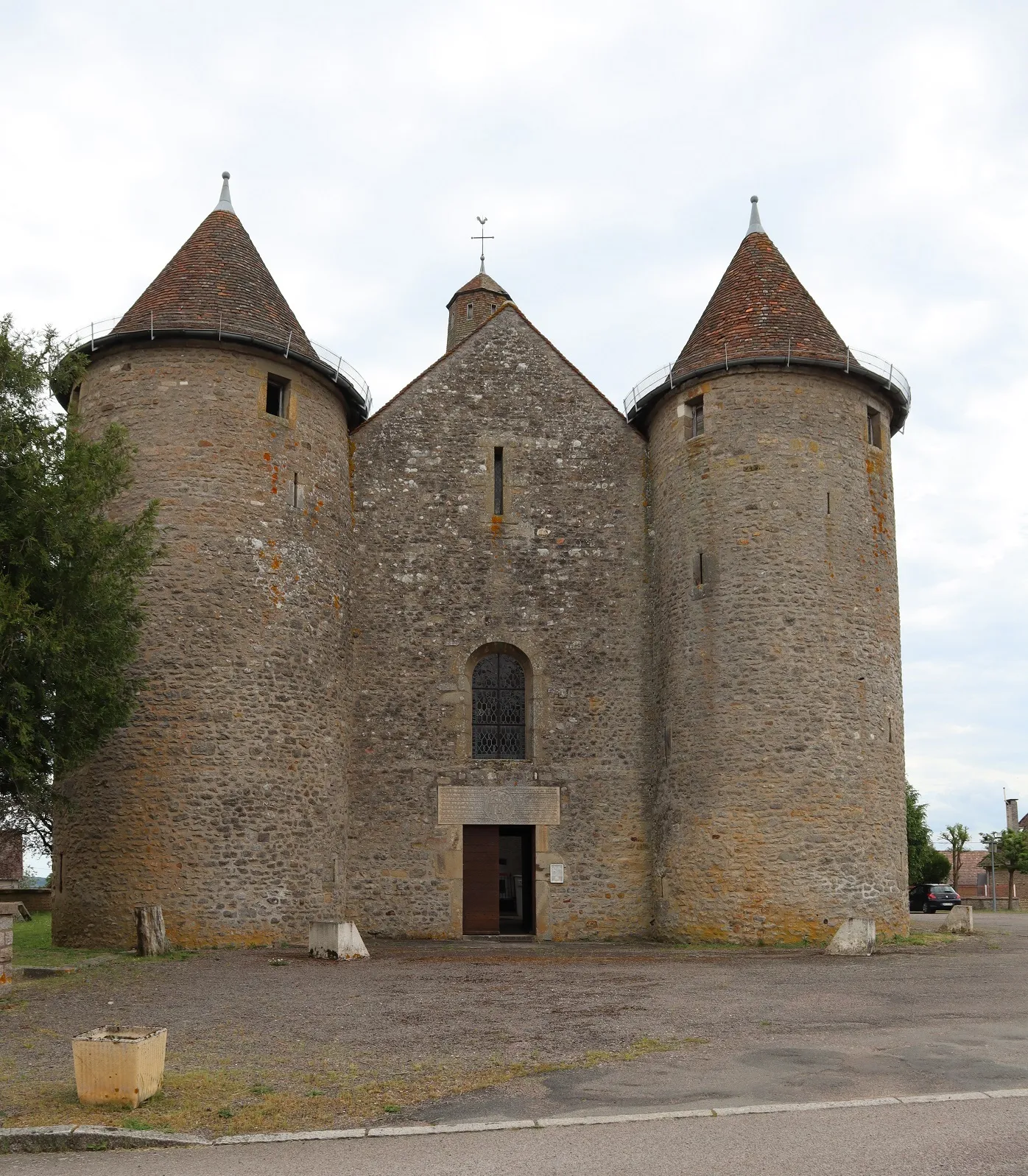 Photo showing: Église Saint-Laurent de Manlay (21). Façade occidentale.