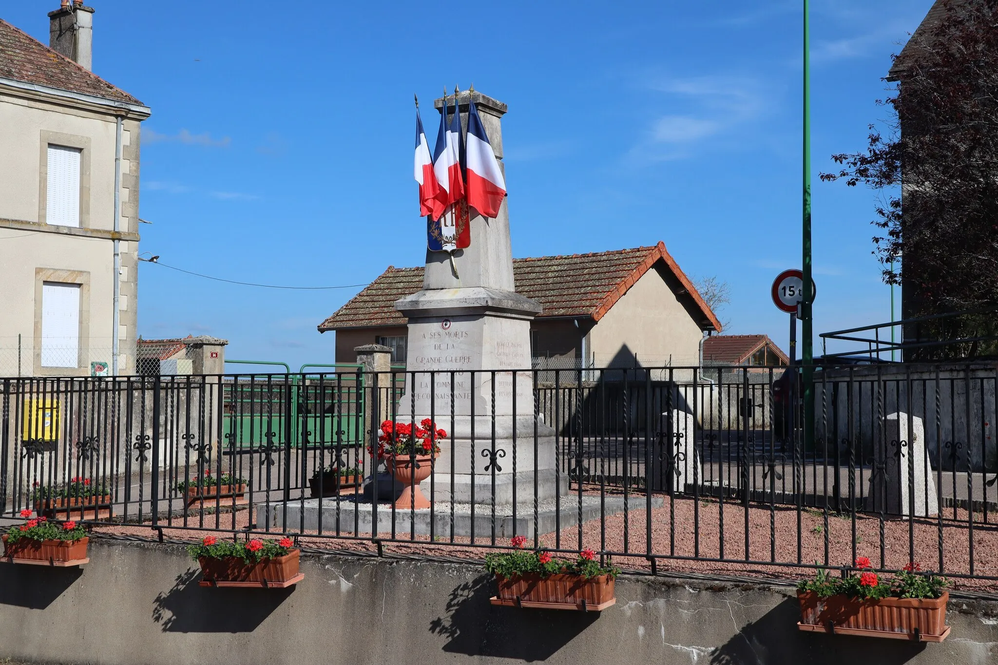 Photo showing: Monument aux morts de Savilly (21).