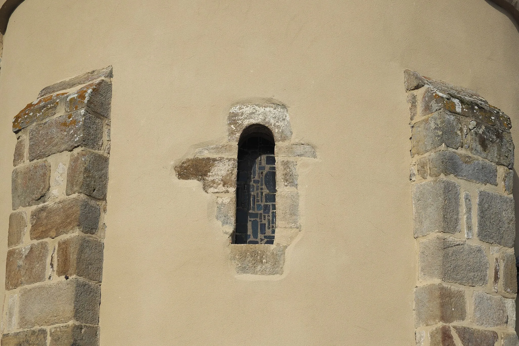 Photo showing: Kirche Saint-Martin in Voudenay im Département Côte-d'Or (Region Bourgogne-Franche-Comté/Frankreich), Apsisfenster