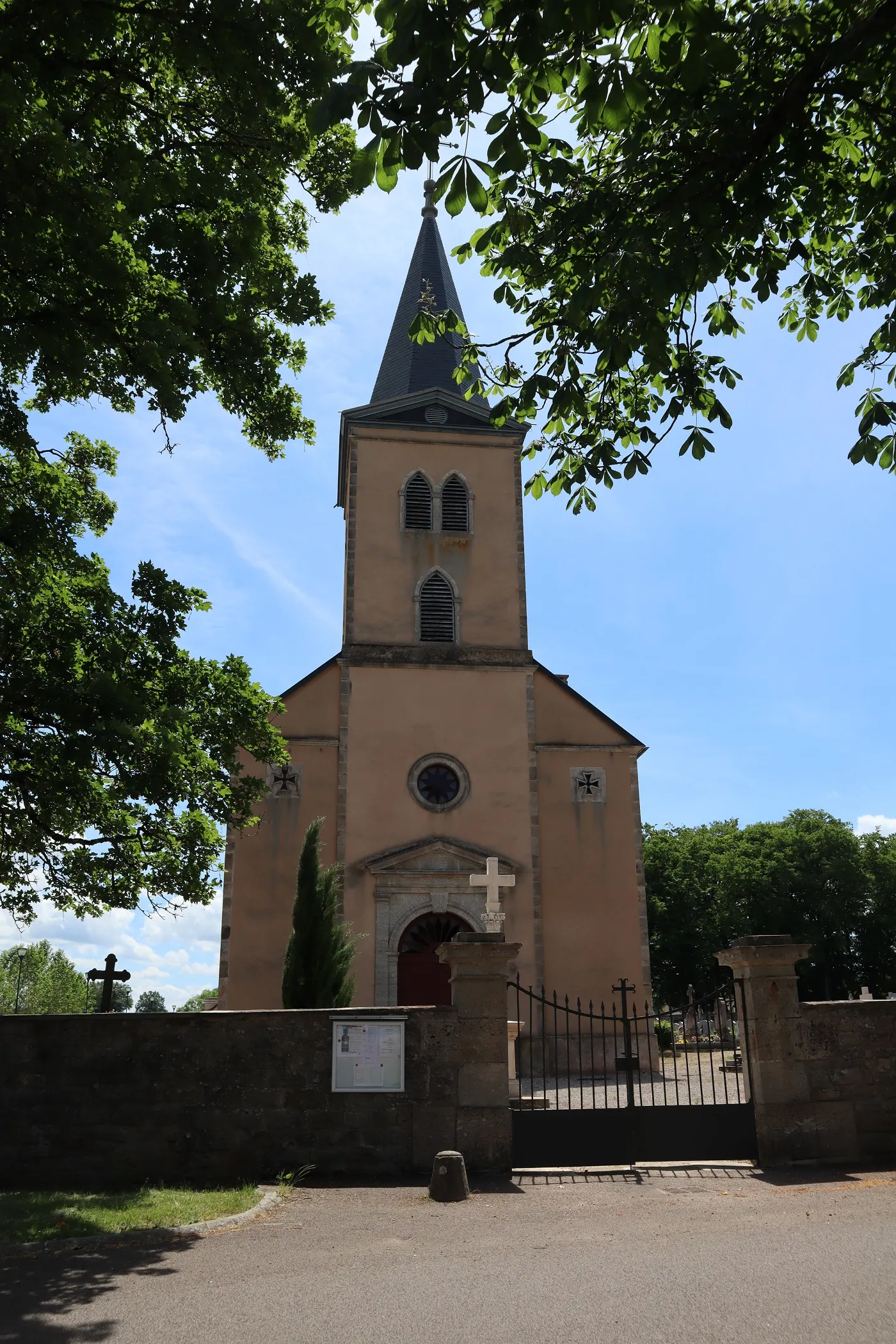 Photo showing: Façade principale de l'église Saint-Étienne à Lacanche (21).