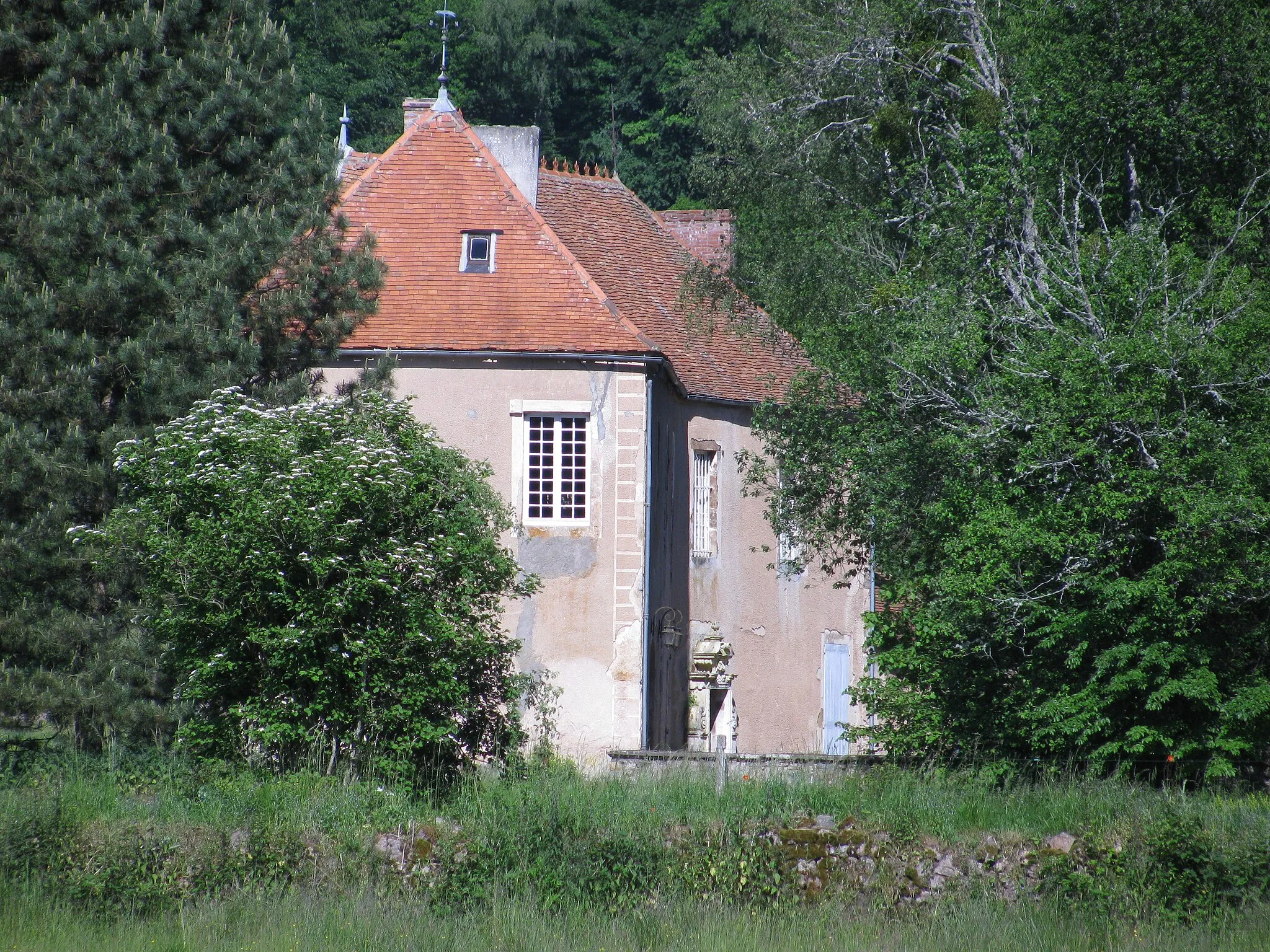 Photo showing: Maison forte d'Alligny-en-Morvan, Nièvre, France.