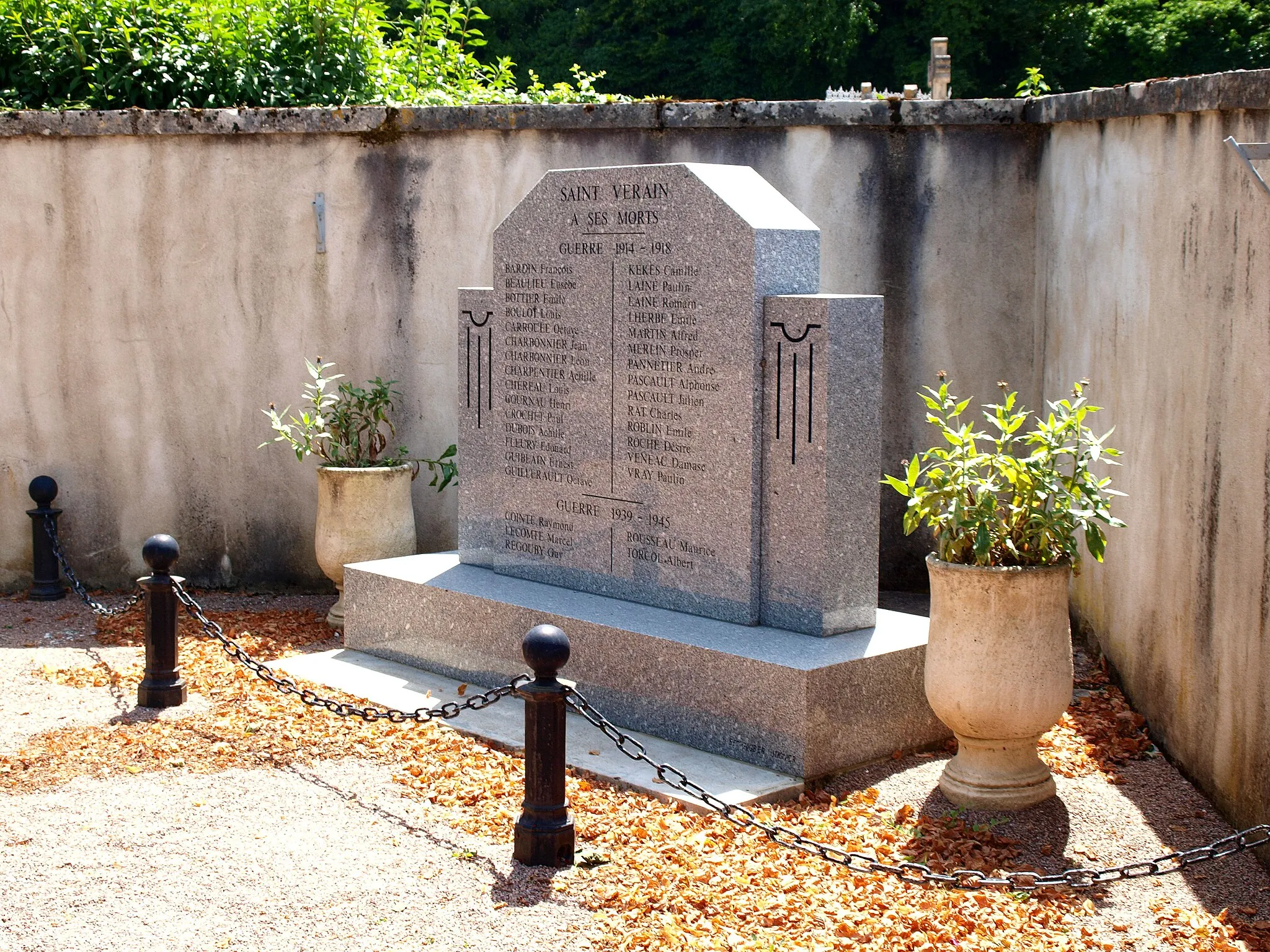 Photo showing: Saint-Vérain (Nièvre, France) ; monument aux morts