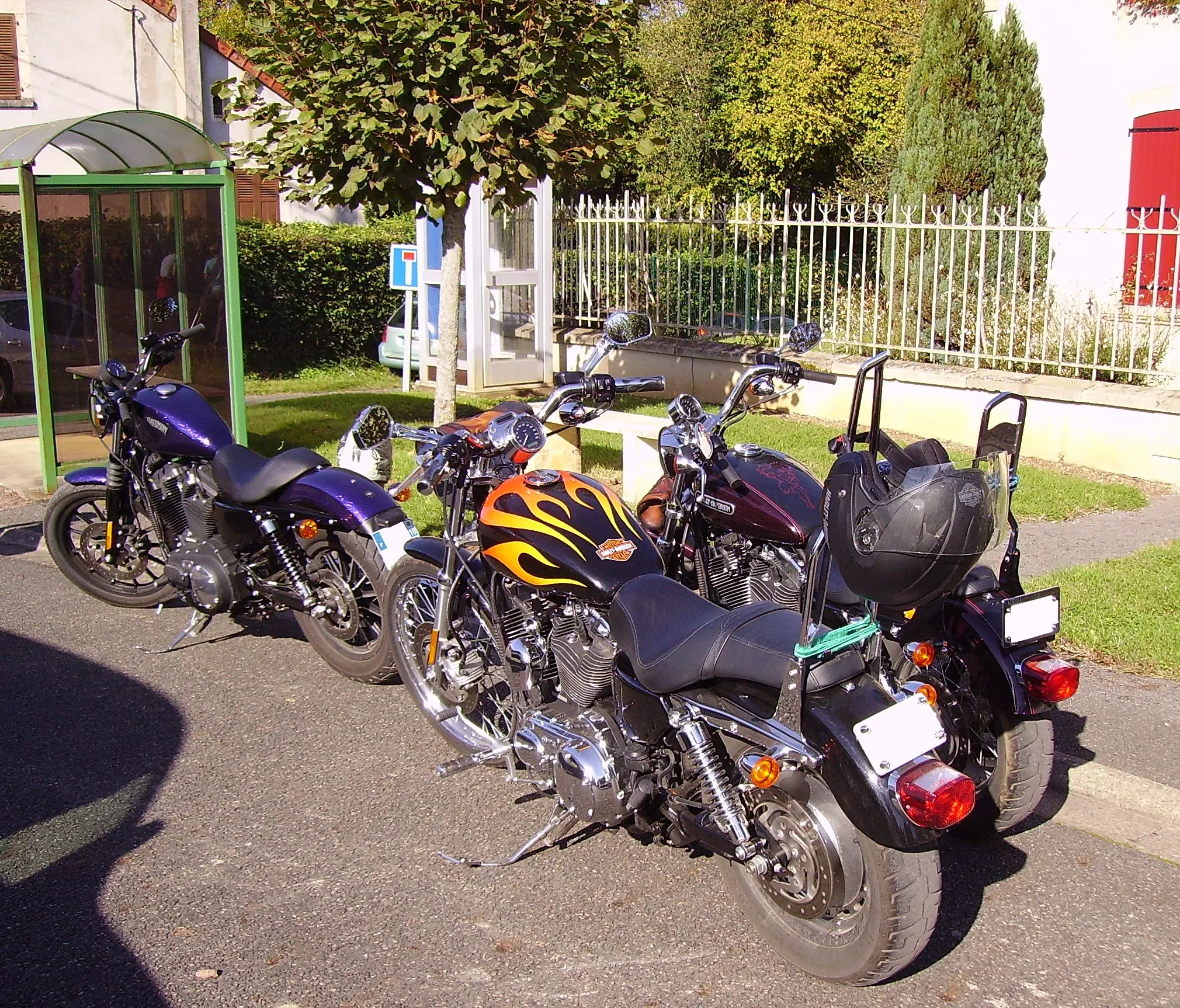 Photo showing: Three Harley-Davidson in Burgundy, France.