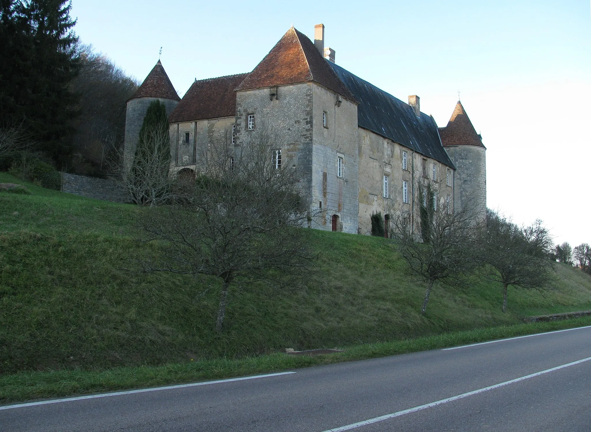 Photo showing: Château de Giry, dans le département de la Nièvre, France.