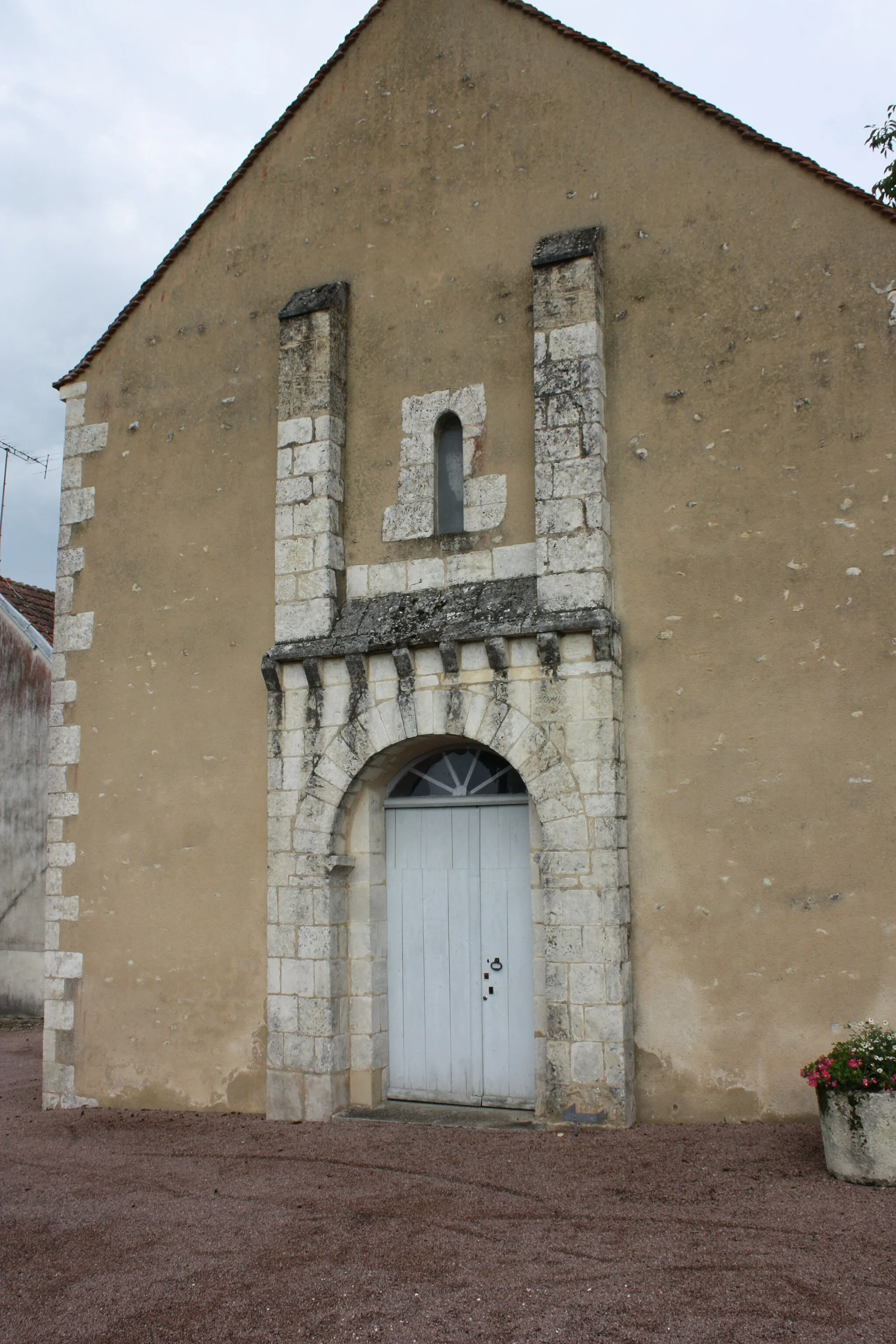Photo showing: Tronsanges - Eglise Saint-Blaise et Saint-Abdon
Façade Ouest