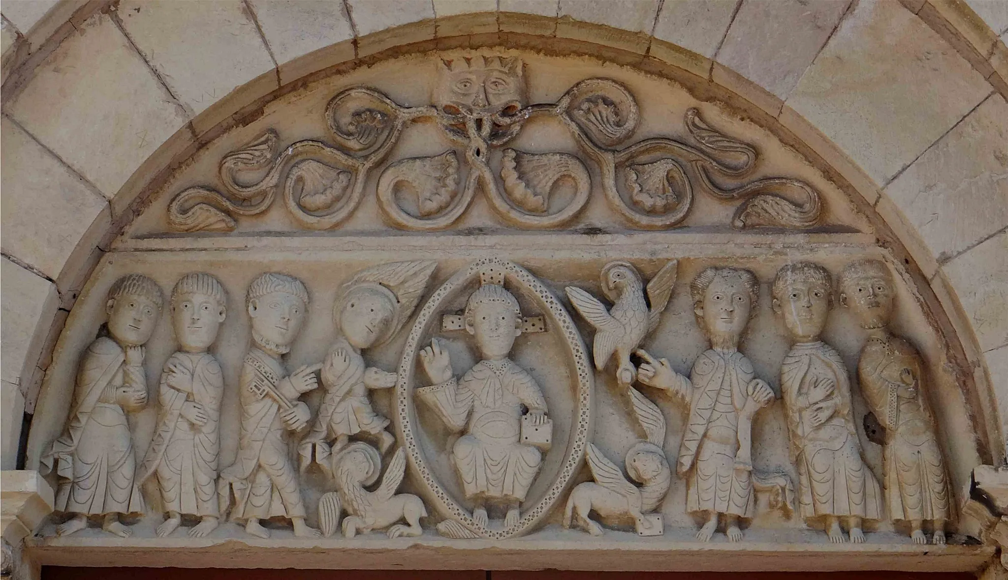 Photo showing: Church Saint-Julien de Mars-sur-Allier, Nièvre, France.
The tympanum is a derived iconography of the Apocalypse of John.