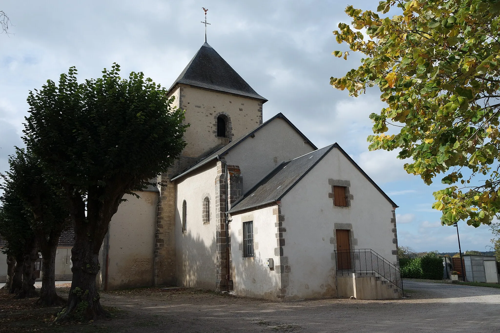 Photo showing: Église Saint-Martin (XIIe-XIIIe siècle) d'Azy-le-Vif, Nièvre, France.