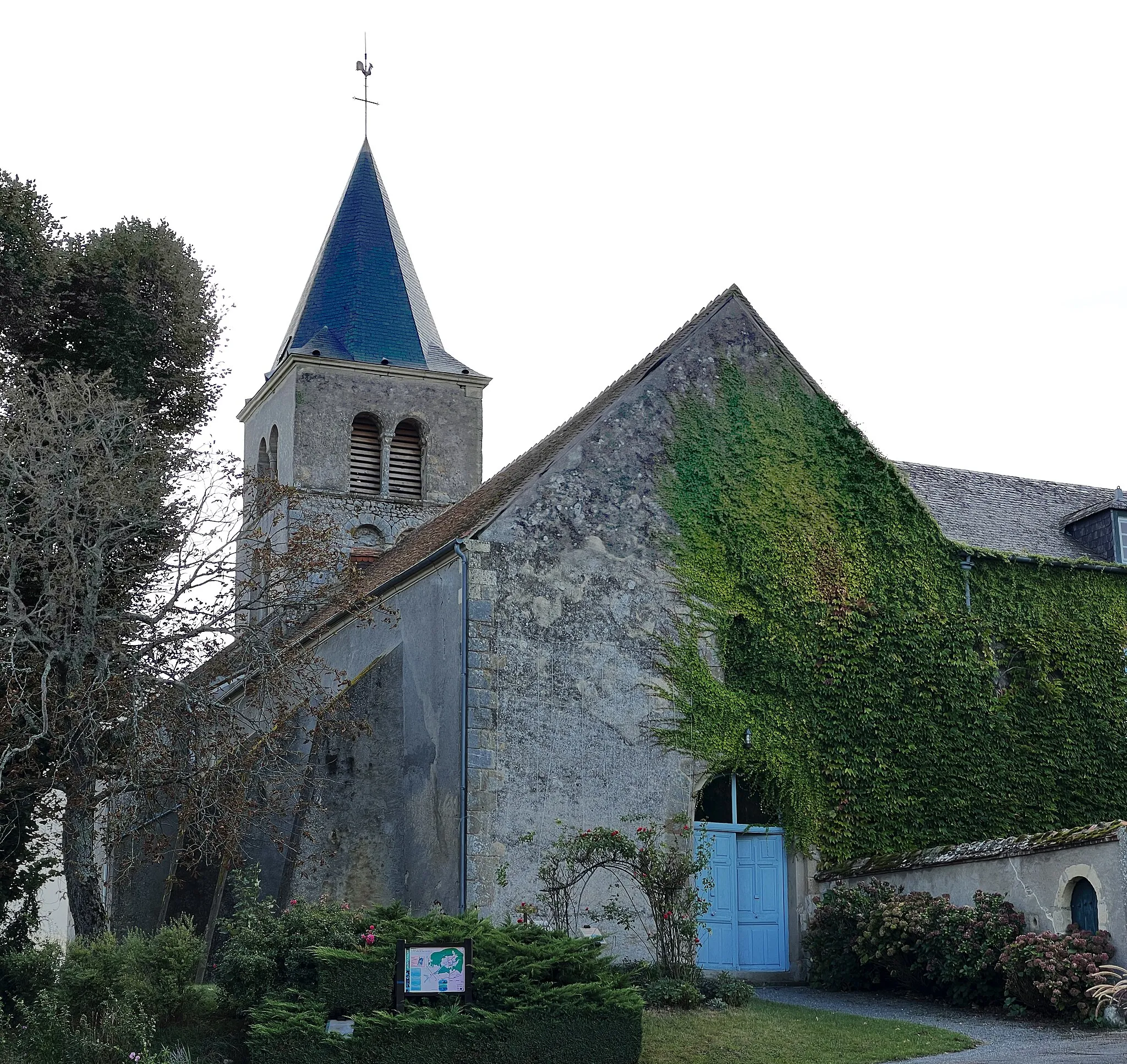 Photo showing: Église Saint-Pierre, Montambert.