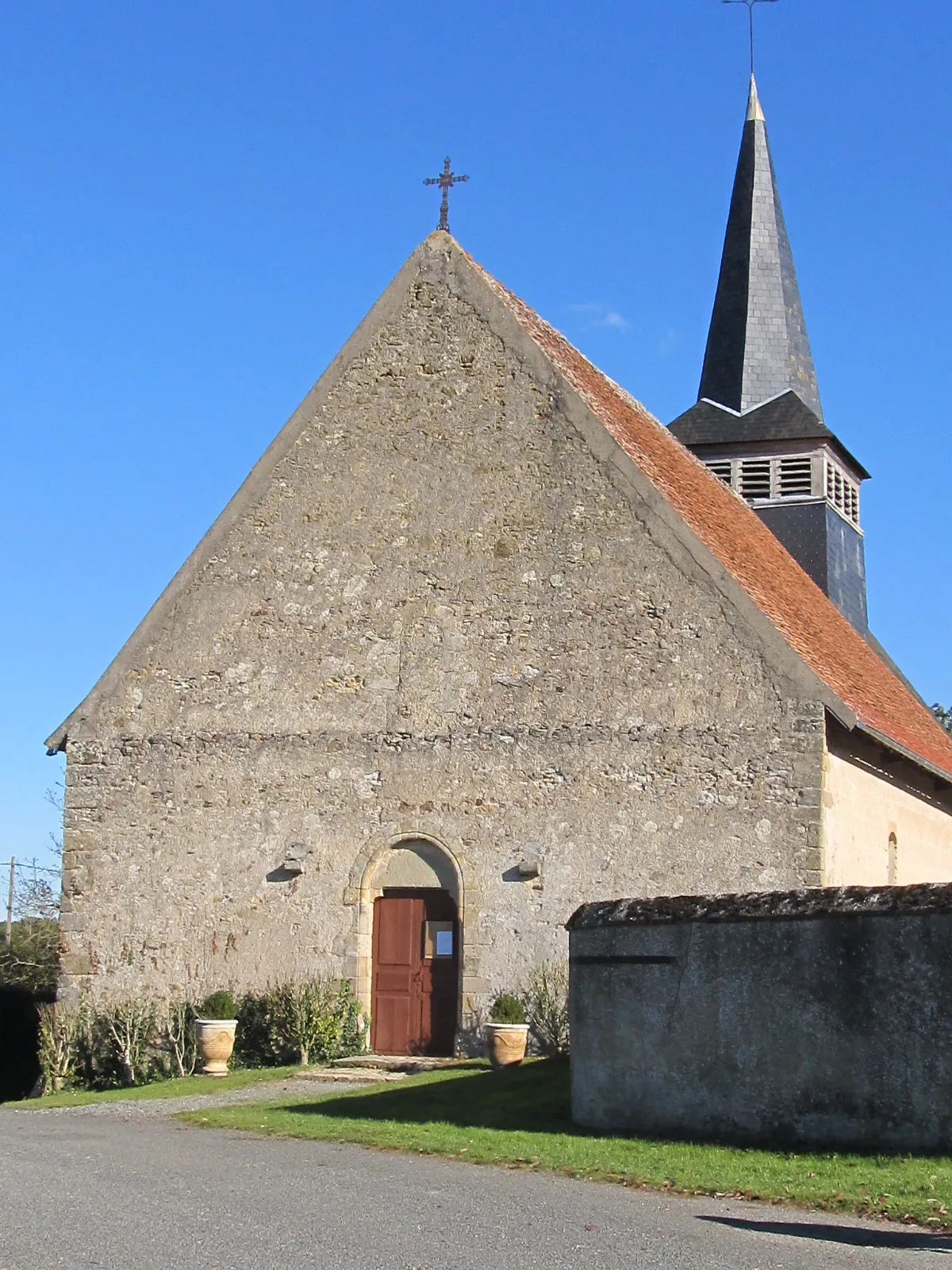 Photo showing: Vue de la commune de Thaix, avec sa Mairie, son église, ses paysages