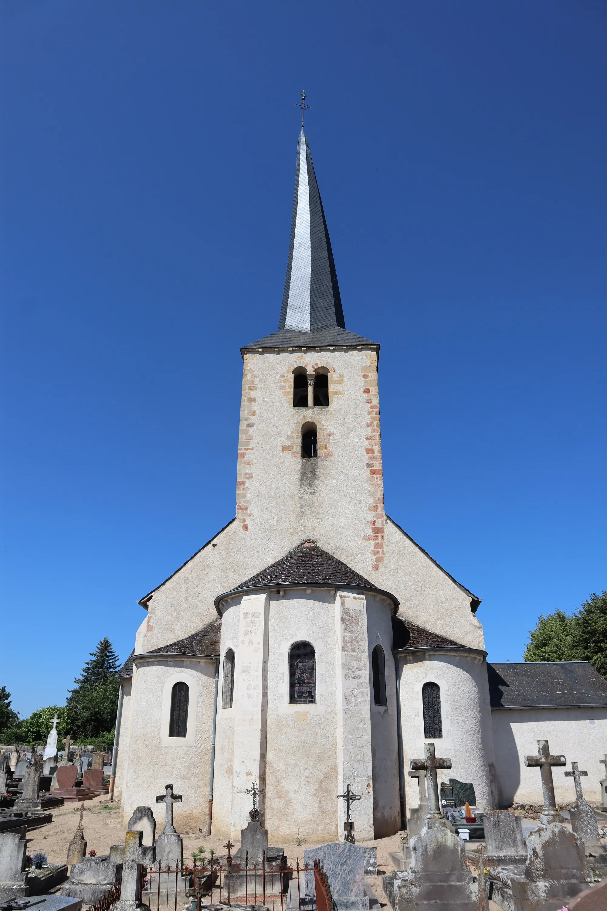 Photo showing: Extérieur de l'église Saint-Jean-Baptiste de Champvert (58).
