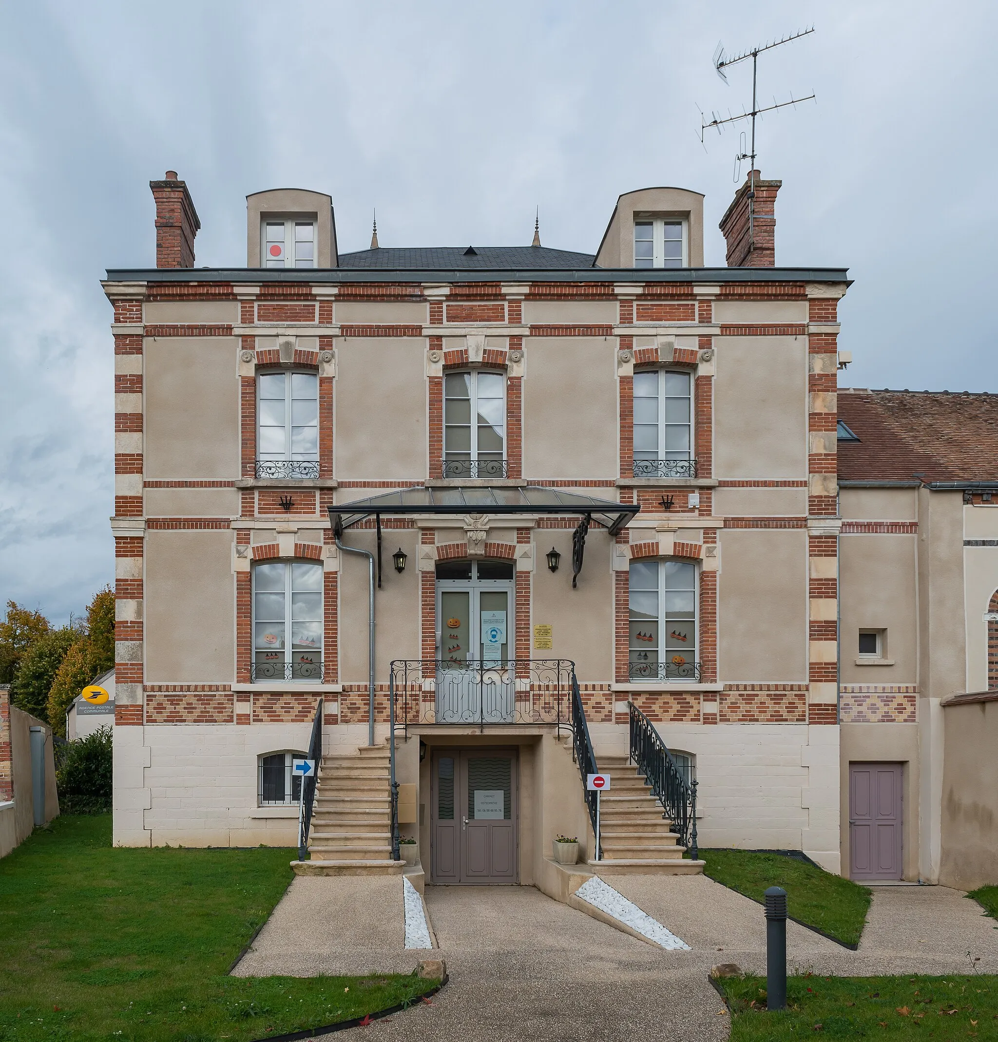 Photo showing: Town hall of Missy-sur-Yonne, Seine-et-Marne, France
