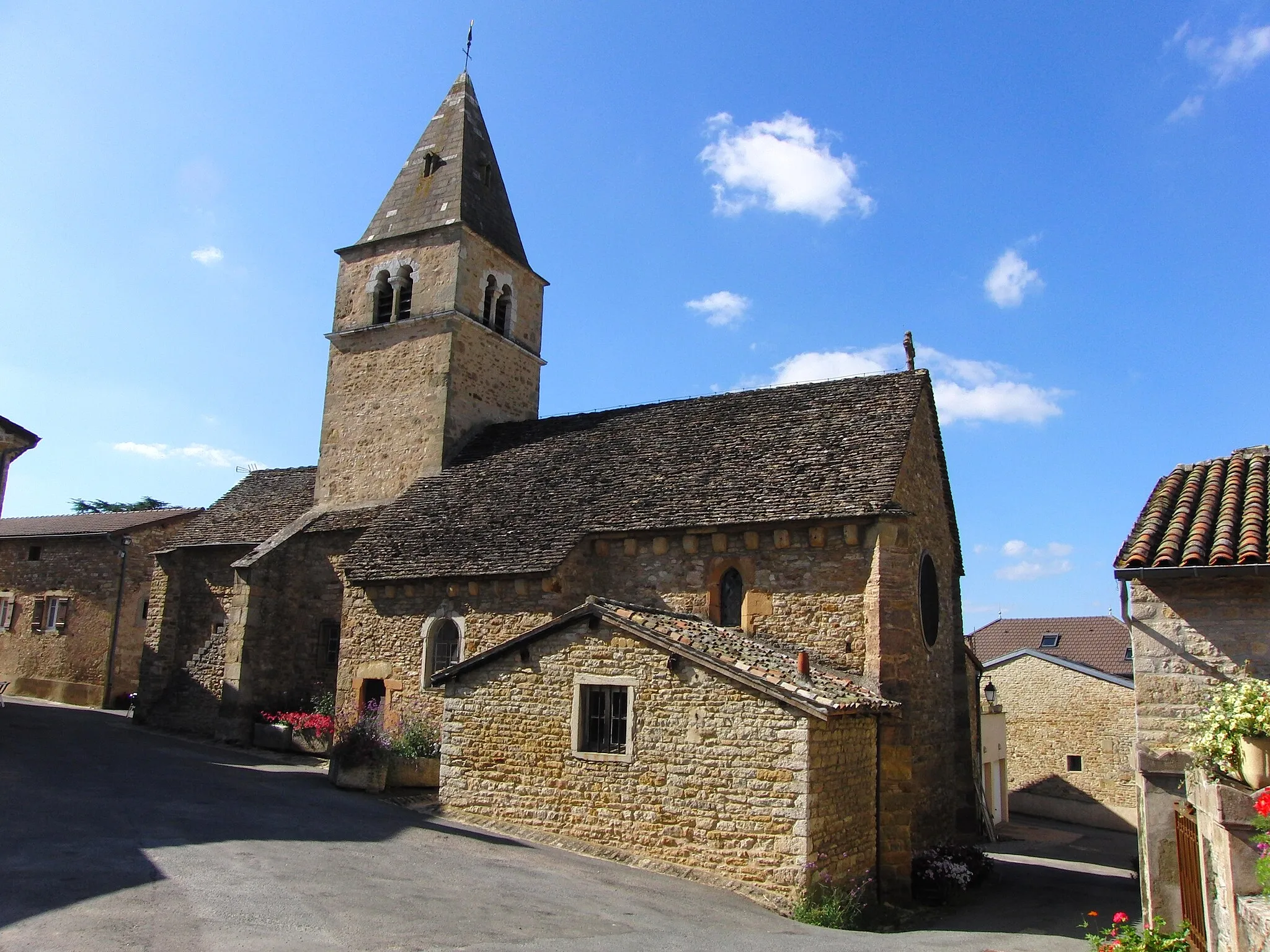 Photo showing: Milly-Lamartine's church, Saône-et-Loire, France